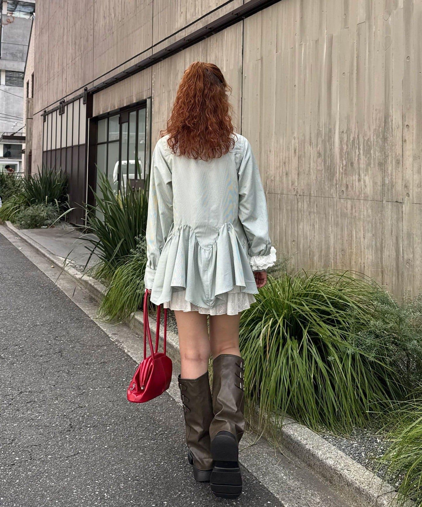 星紐扣波浪邊下襬襯衫式上衣