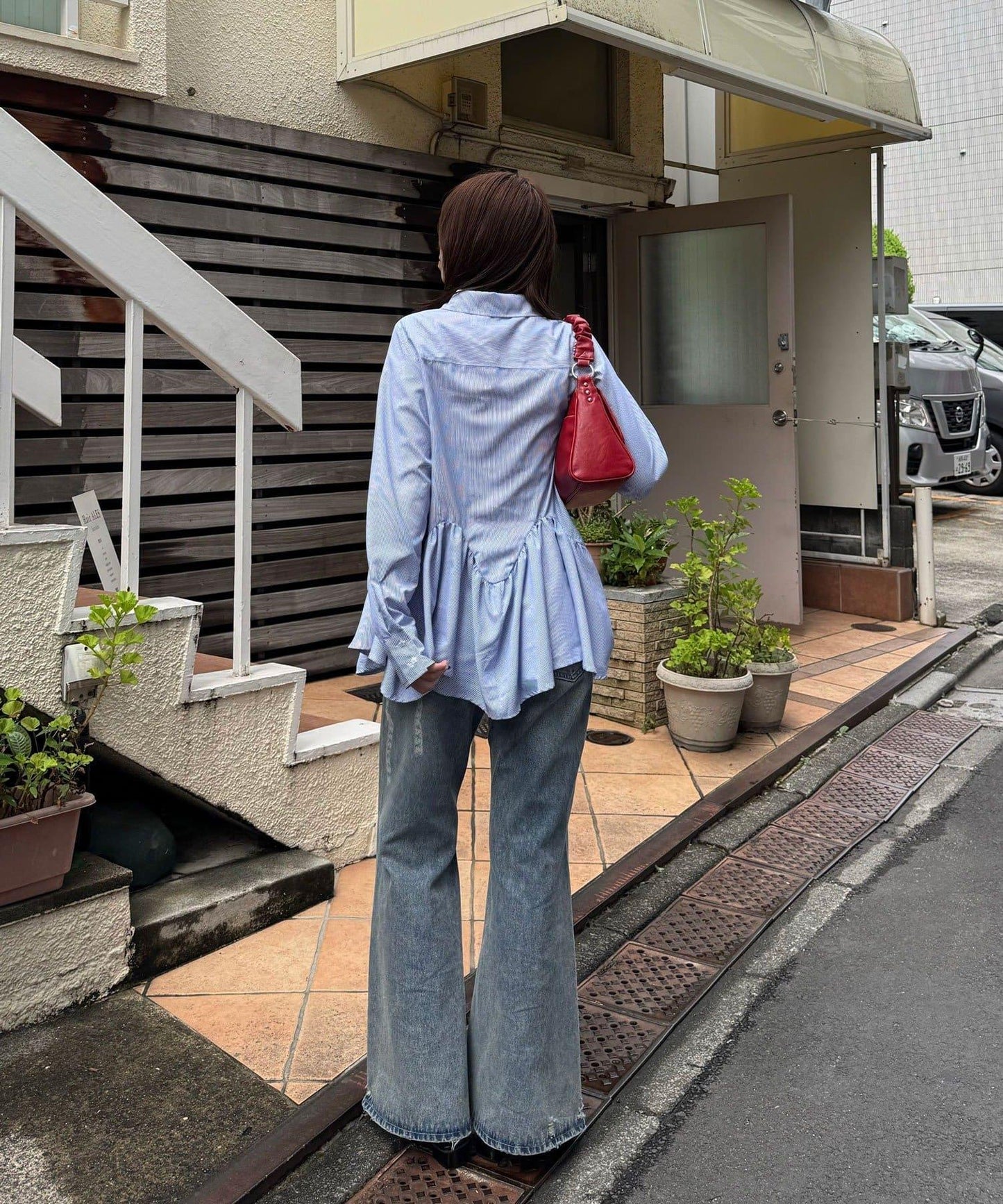 星紐扣波浪邊下襬襯衫式上衣