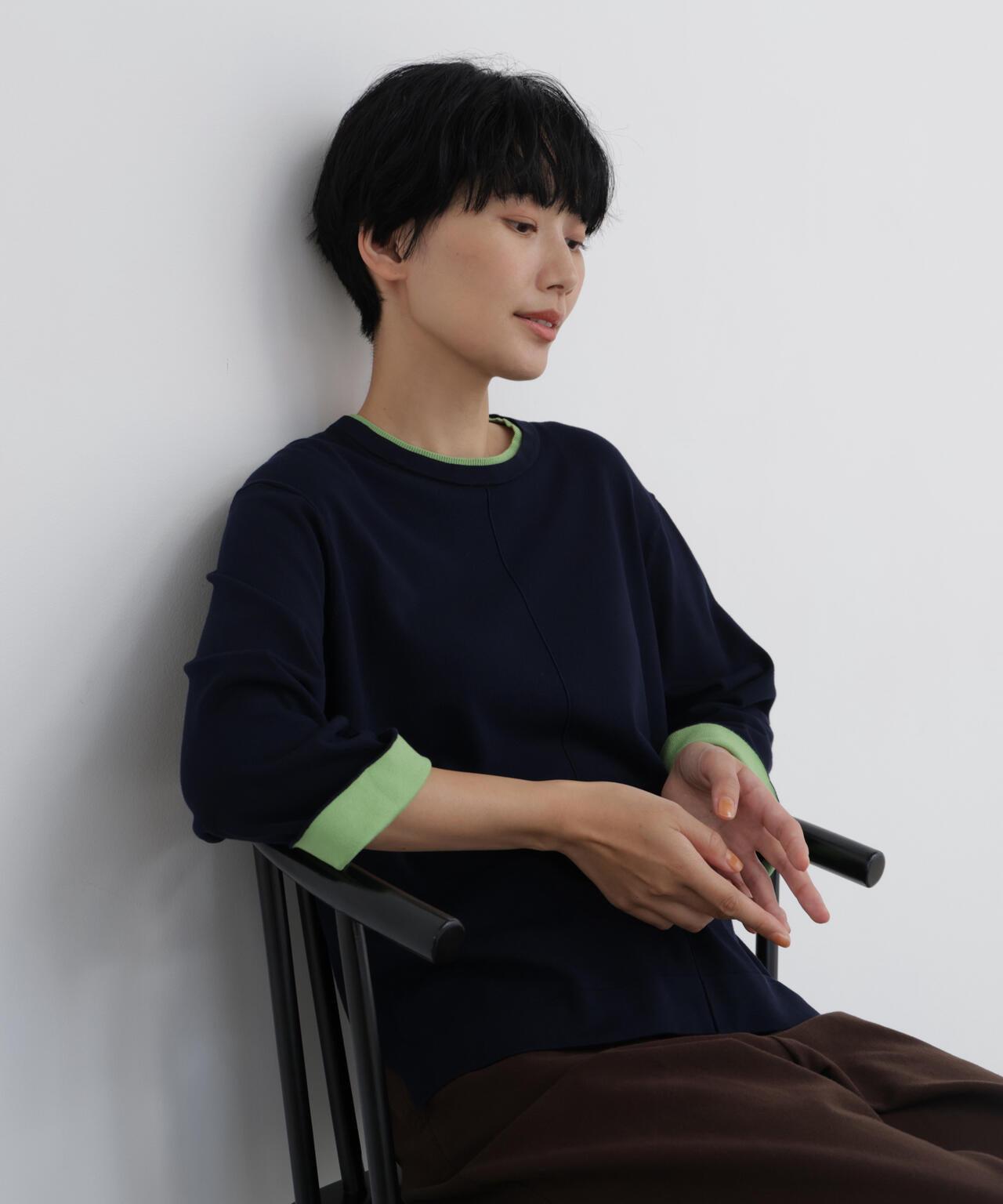 撞色圓領套頭衫