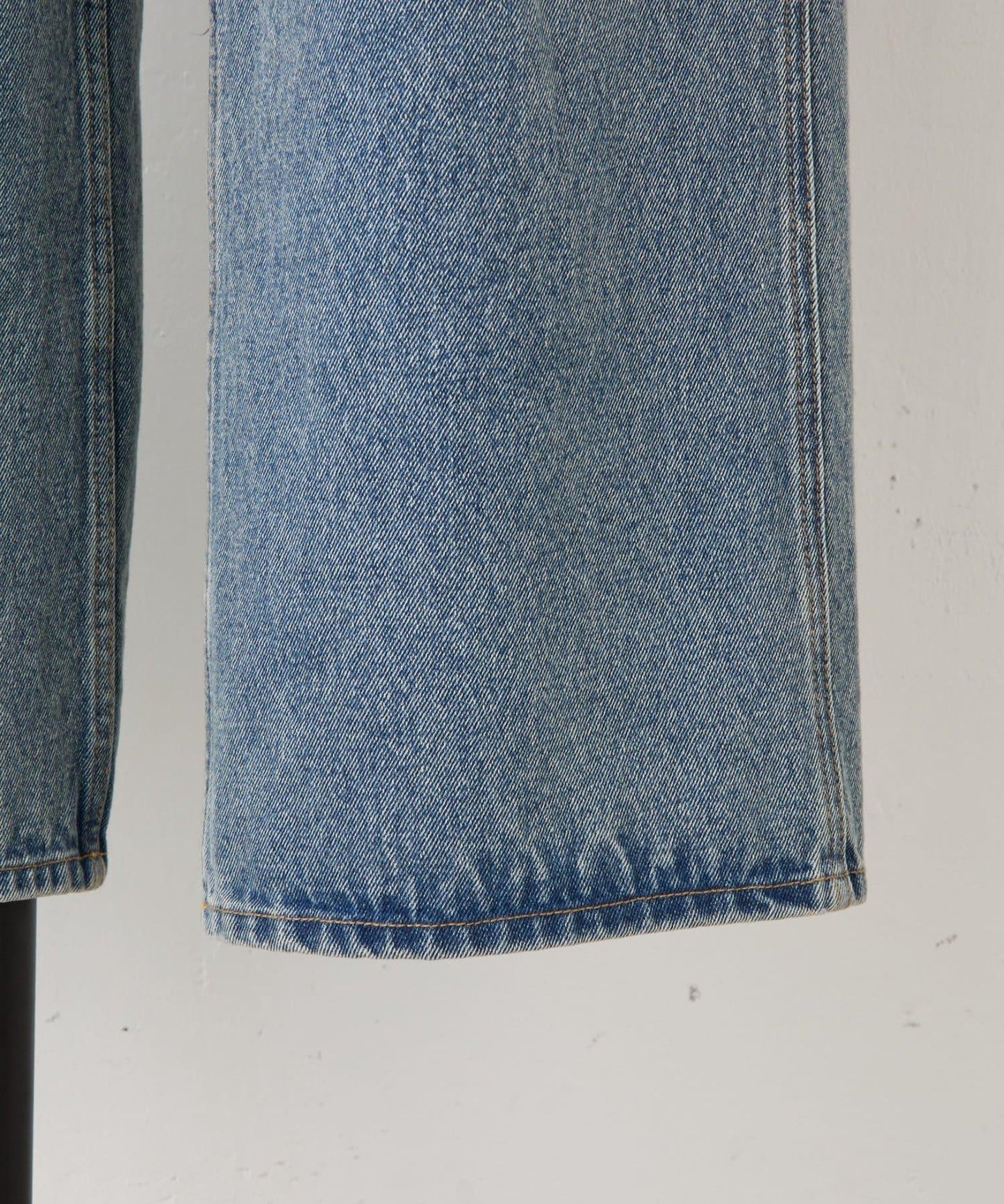 刺繡牛仔褲