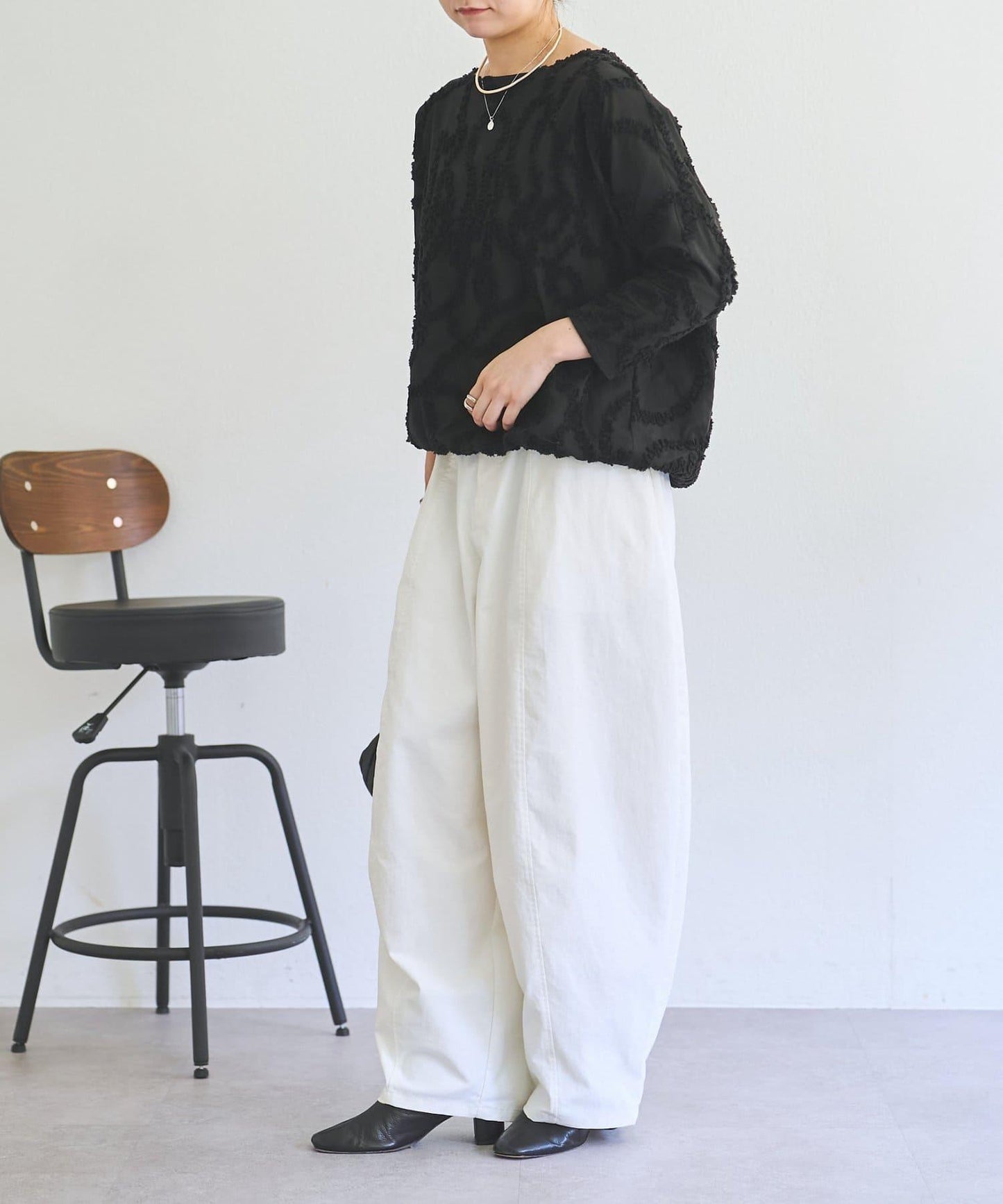 刺繡荷葉邊T恤