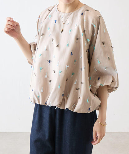 羽毛刺繡泡泡袖襯衫