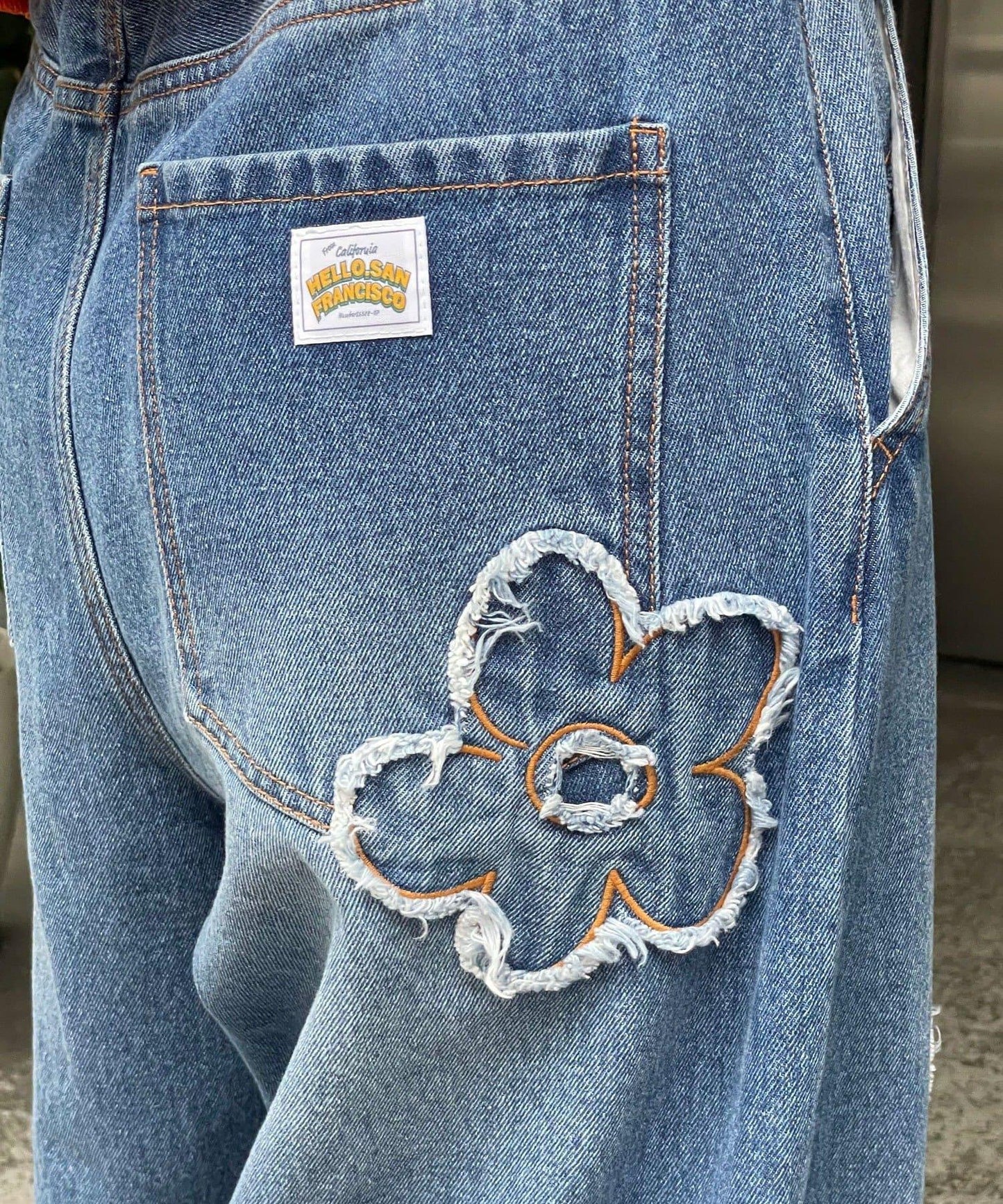 HELLO.SANFRANCISCO 花卉刺繡寬鬆牛仔褲
