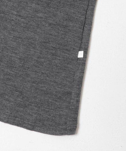 UNDECORATED WOOL SHEER HENRY NECK 上衣