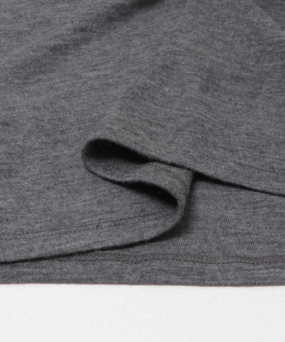 UNDECORATED WOOL SHEER HENRY NECK 上衣