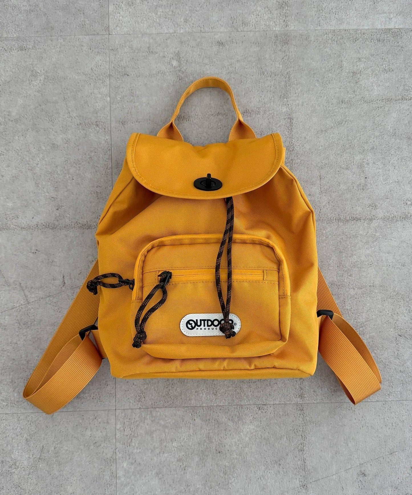 OUTDOOR PRODUCTS 翻蓋鎖釦雙肩包