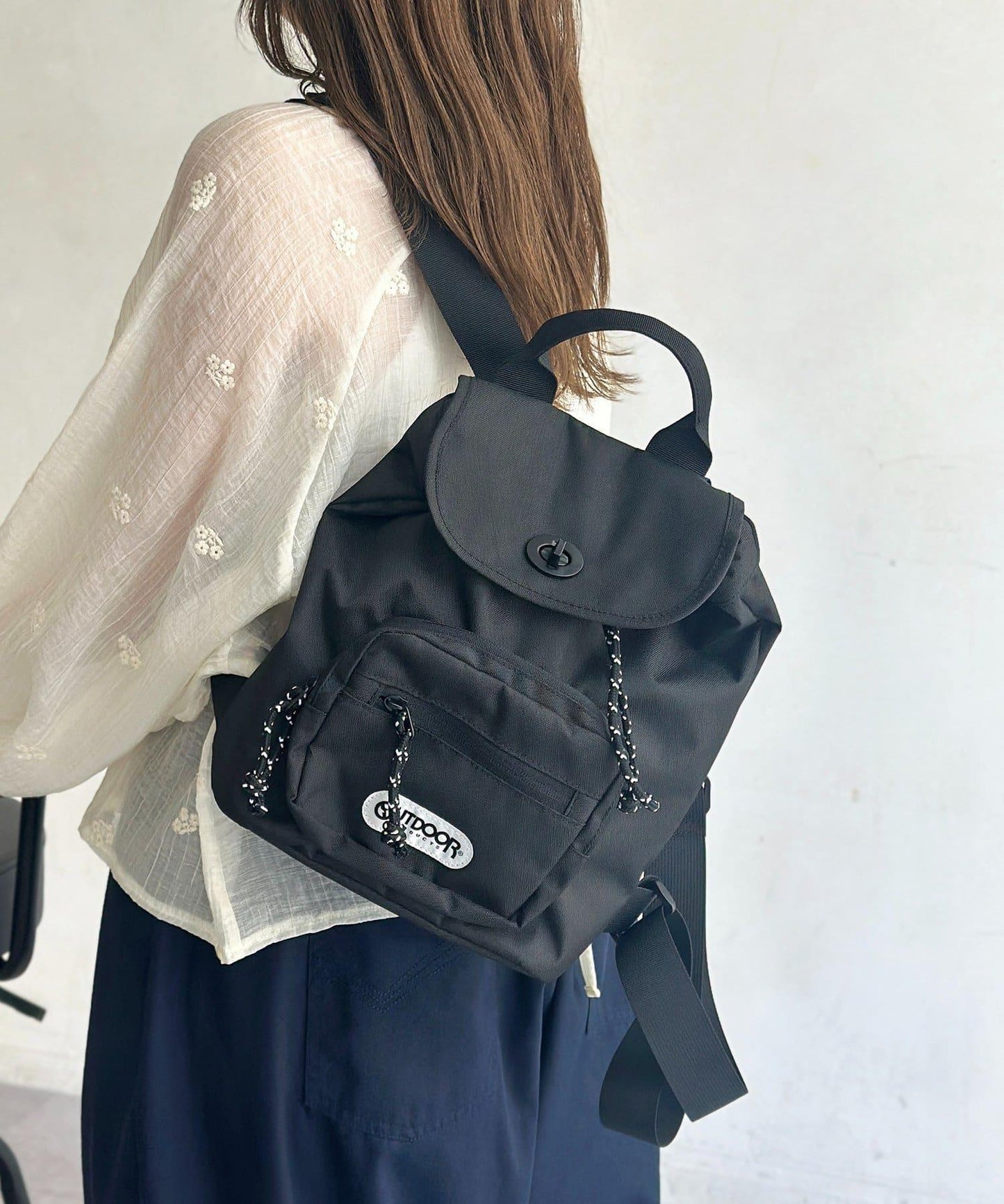 OUTDOOR PRODUCTS 翻蓋鎖釦雙肩包