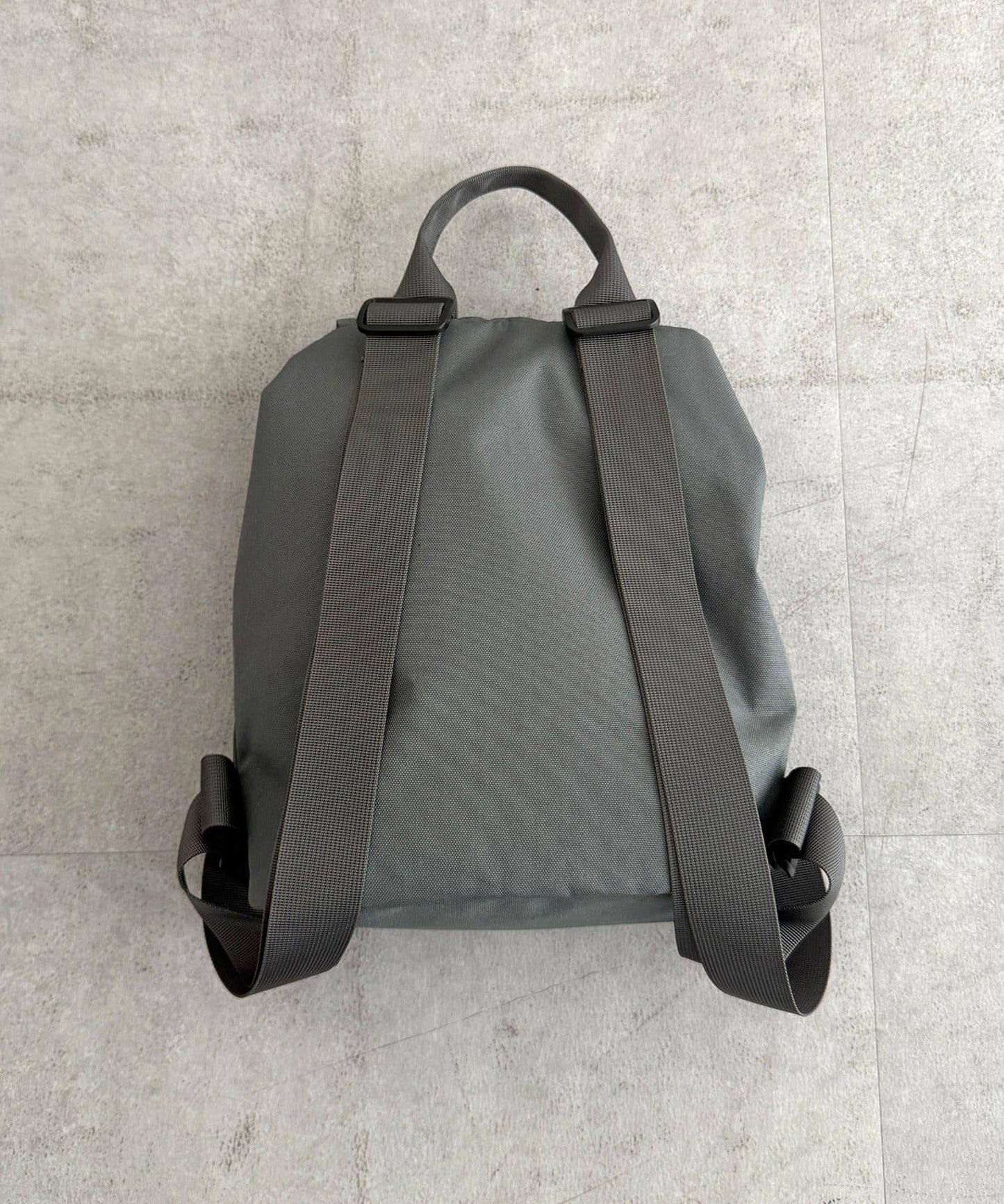 OUTDOOR PRODUCTS 翻蓋鎖釦雙肩包