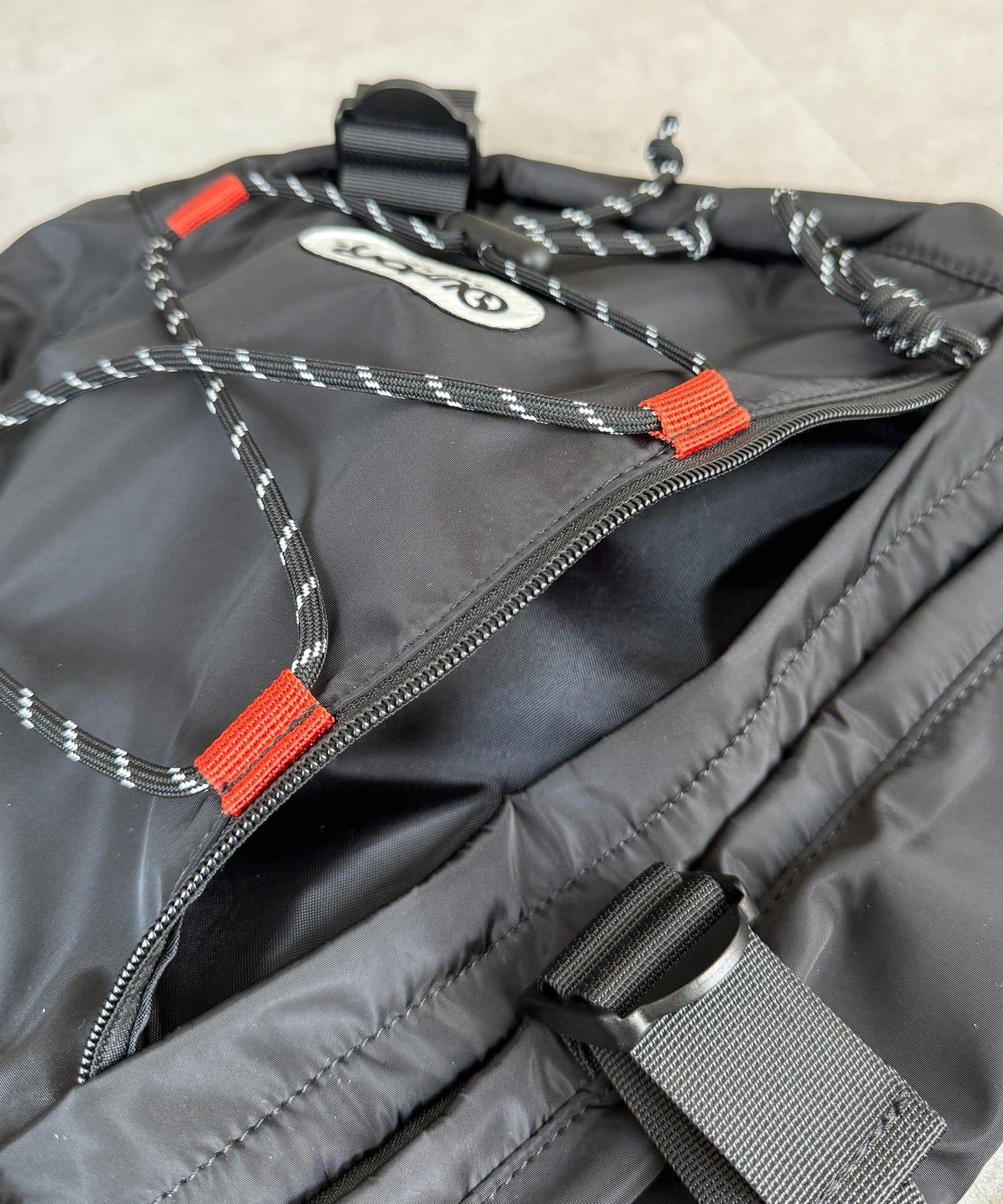 OUTDOOR PRODUCTS 傘繩斜挎包