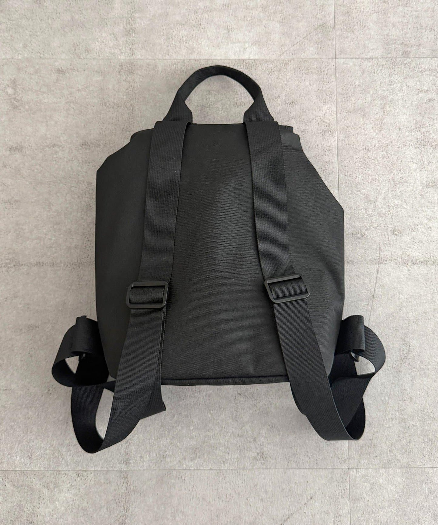 OUTDOOR PRODUCTS 翻蓋鎖釦雙肩包