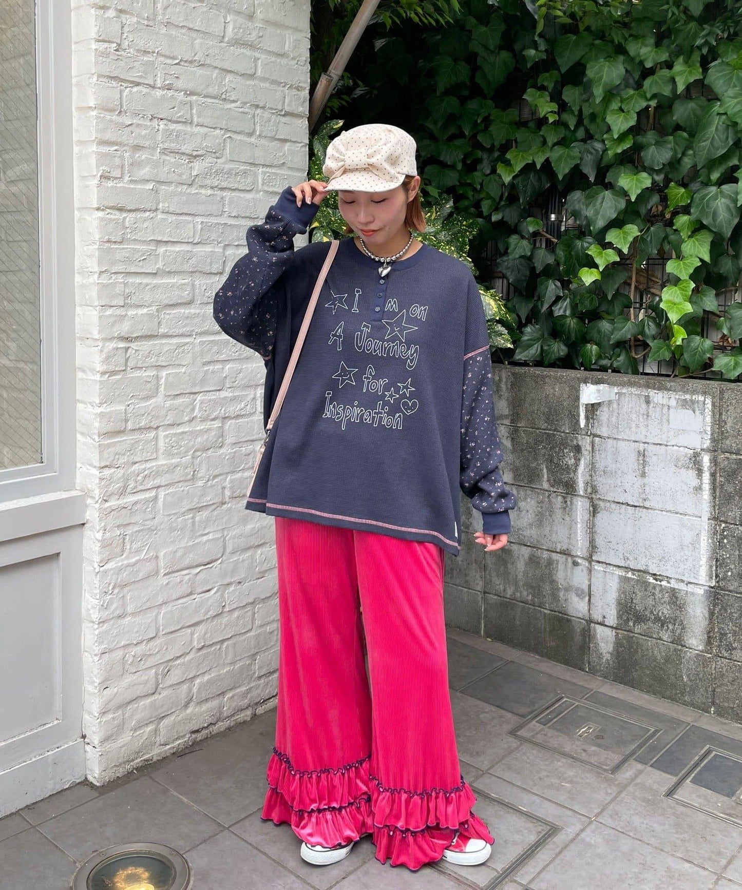 HELLO.SANFRANCISCO 花柄印花華夫格亨利領T恤