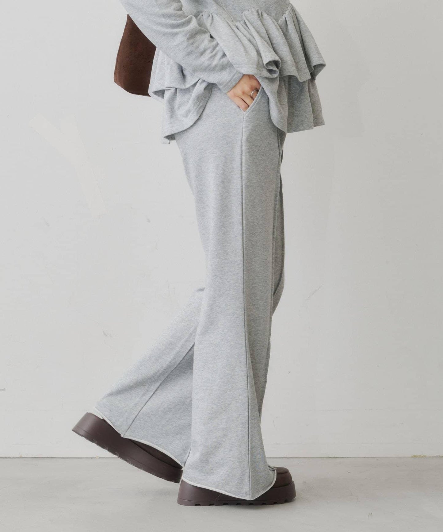 KATOMARI企畫 easy flare sweat pants