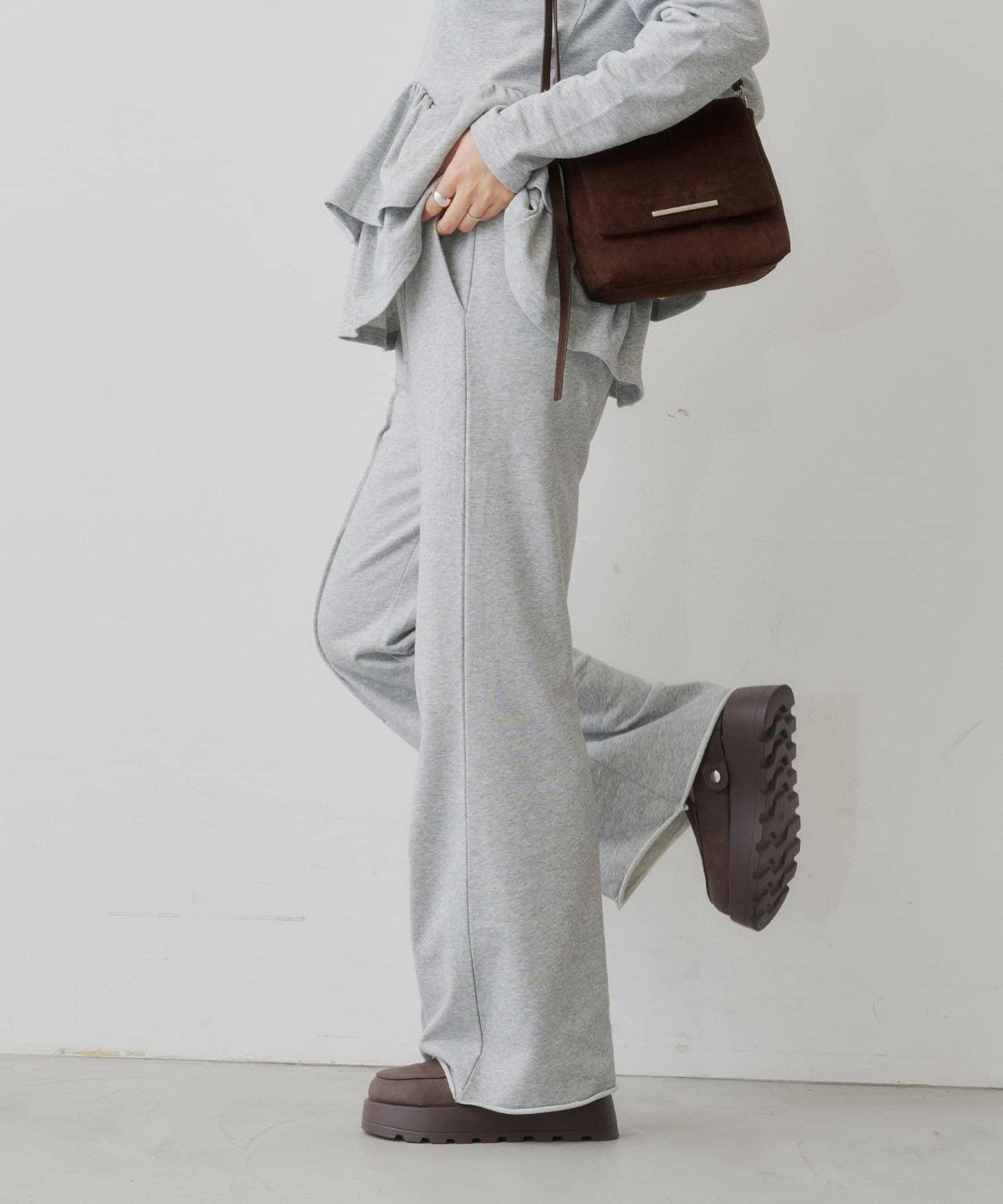 KATOMARI企畫 easy flare sweat pants