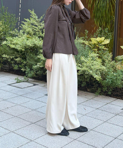 蝴蝶結繫帶紐扣設計V領襯衫