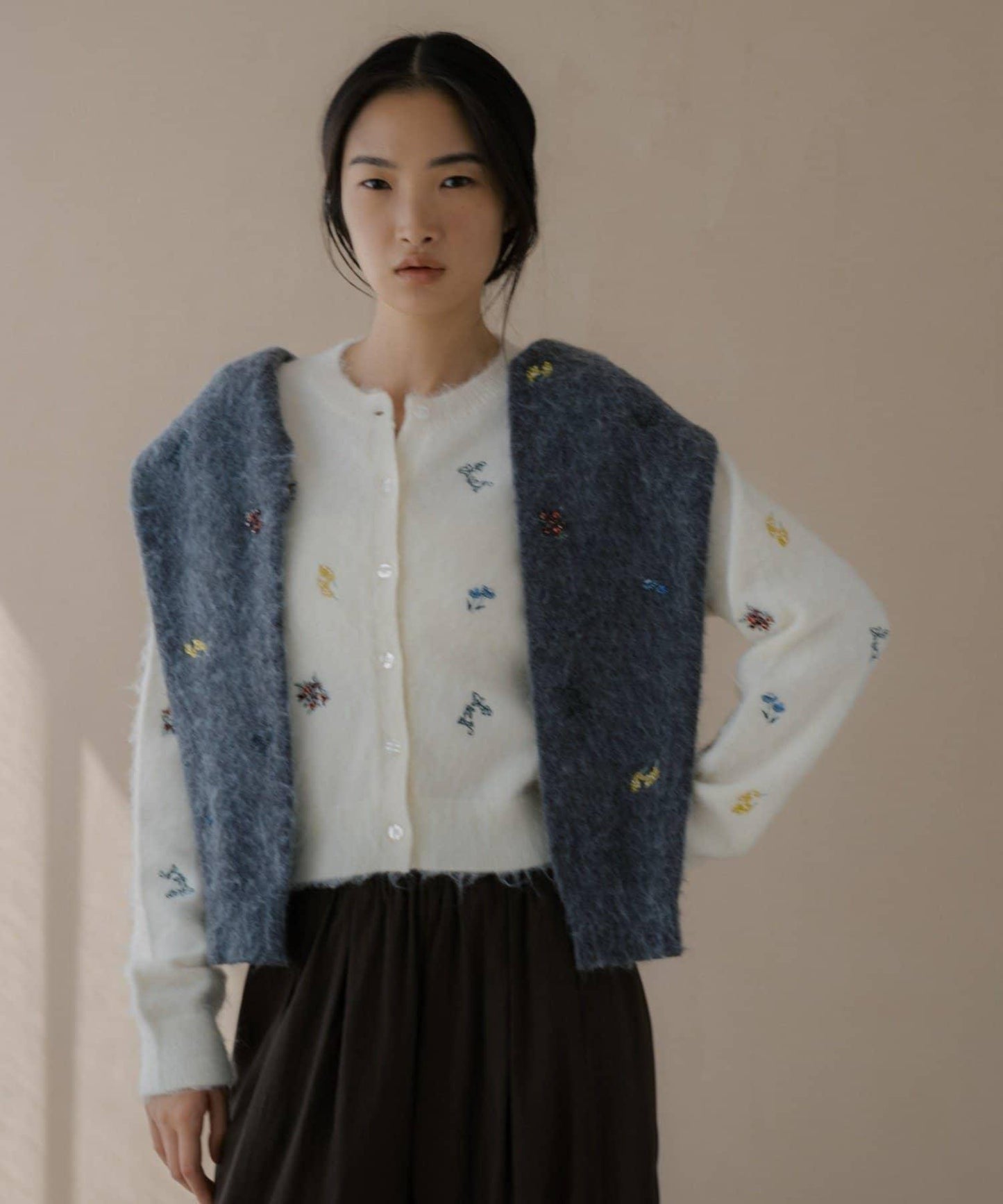 刺繡鑲鑽針織開衫