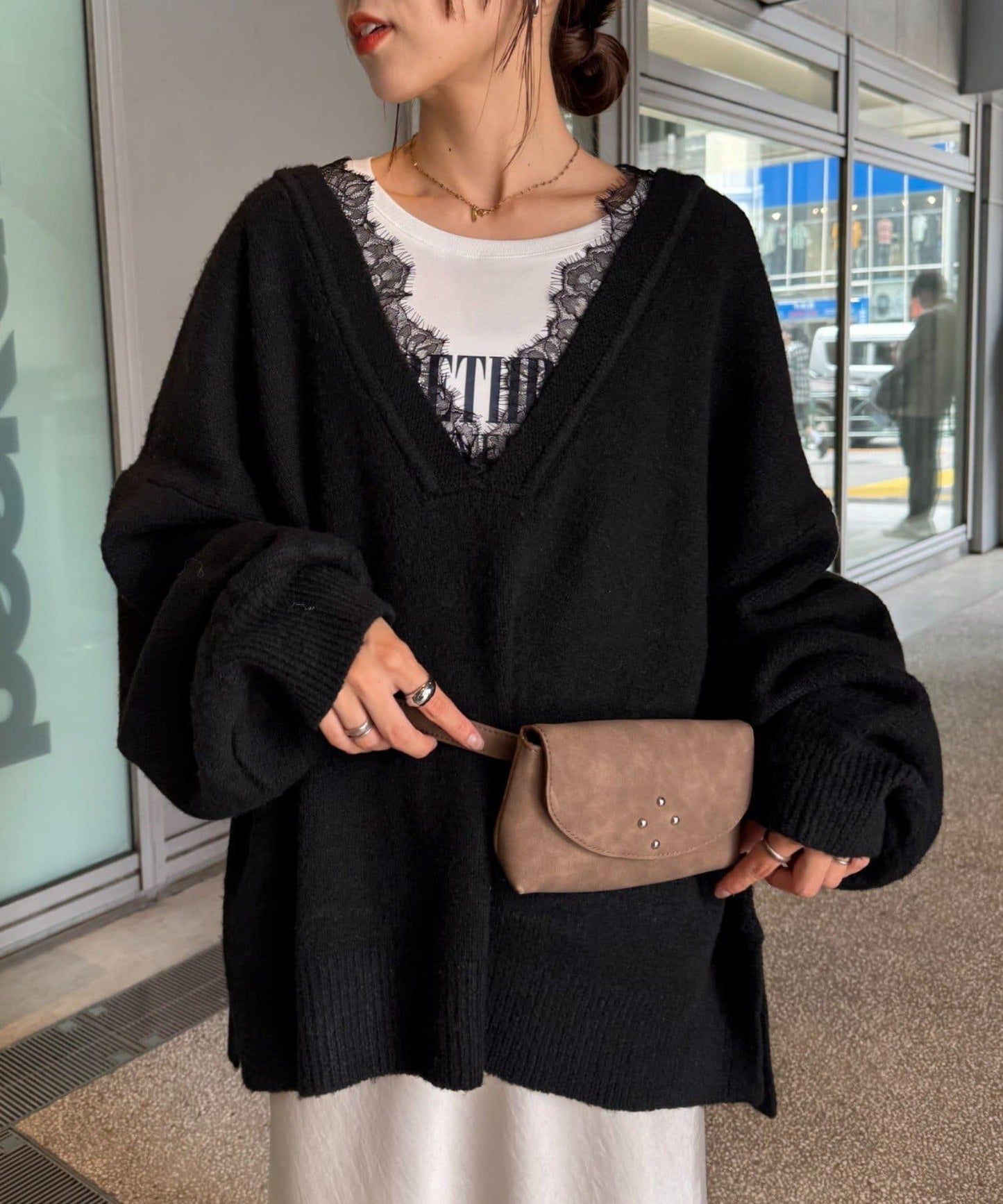 深V蕾絲拼接寬鬆針織衫