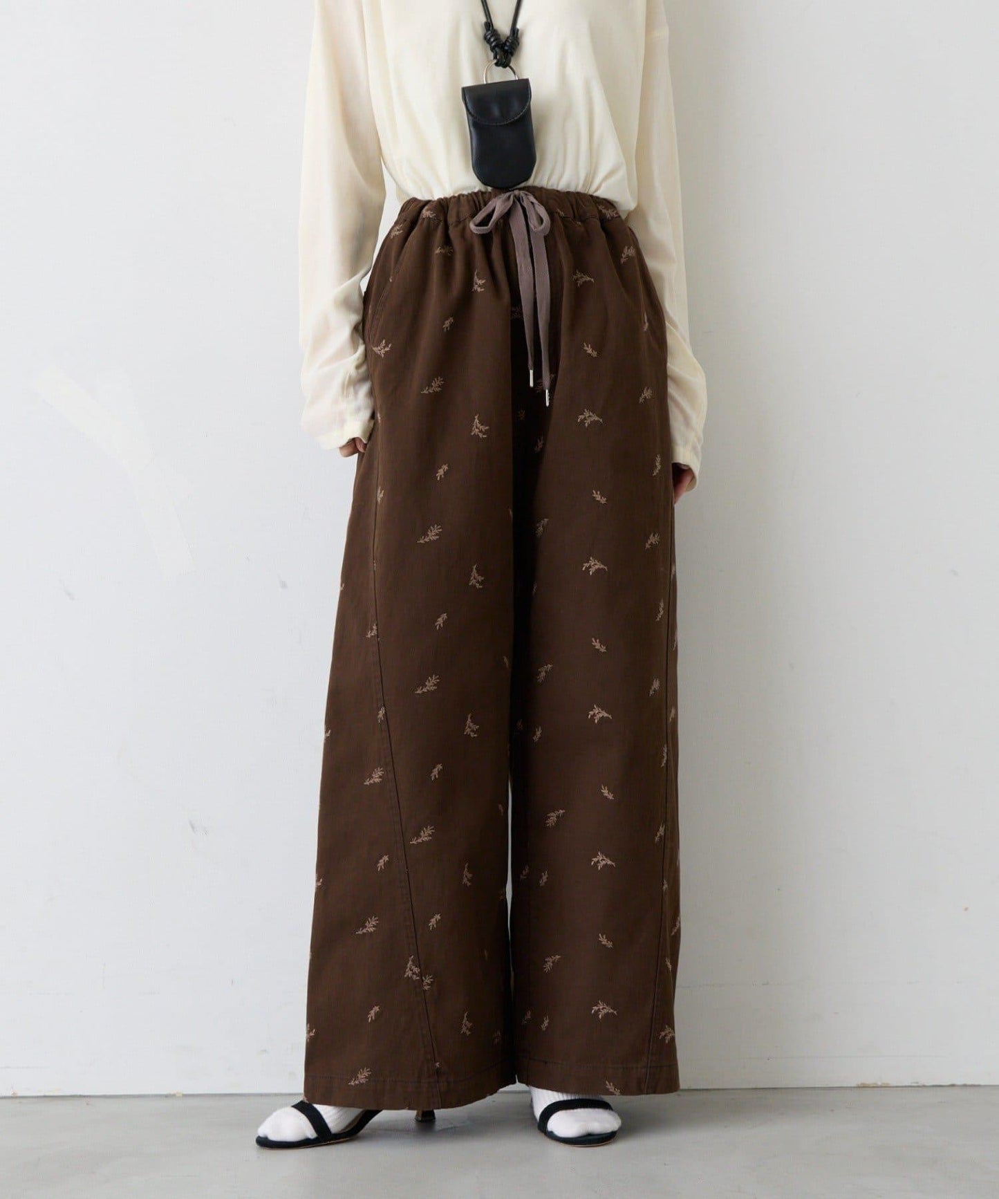 刺繡闊腿休閒長褲