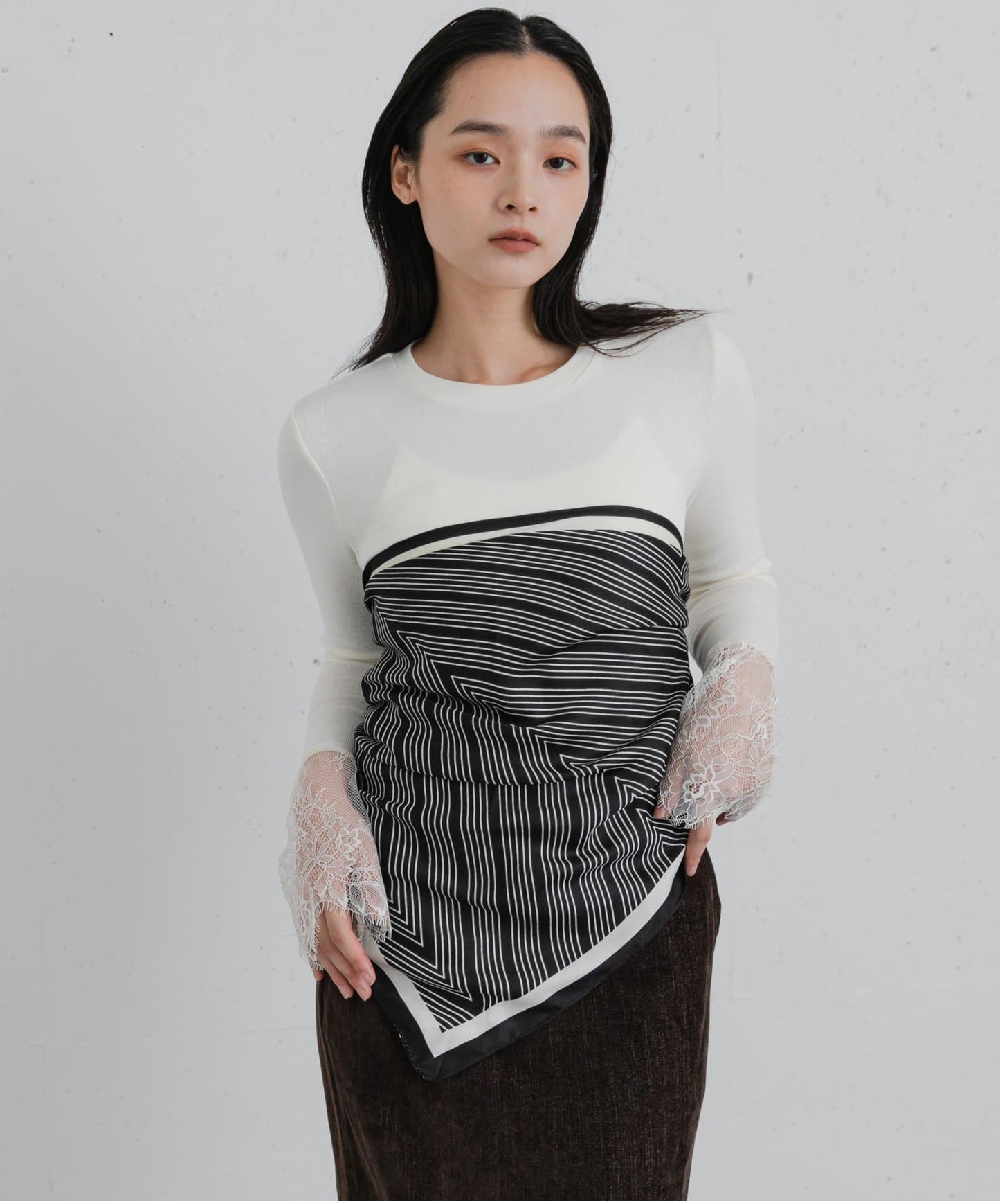 袖口蕾絲上衣