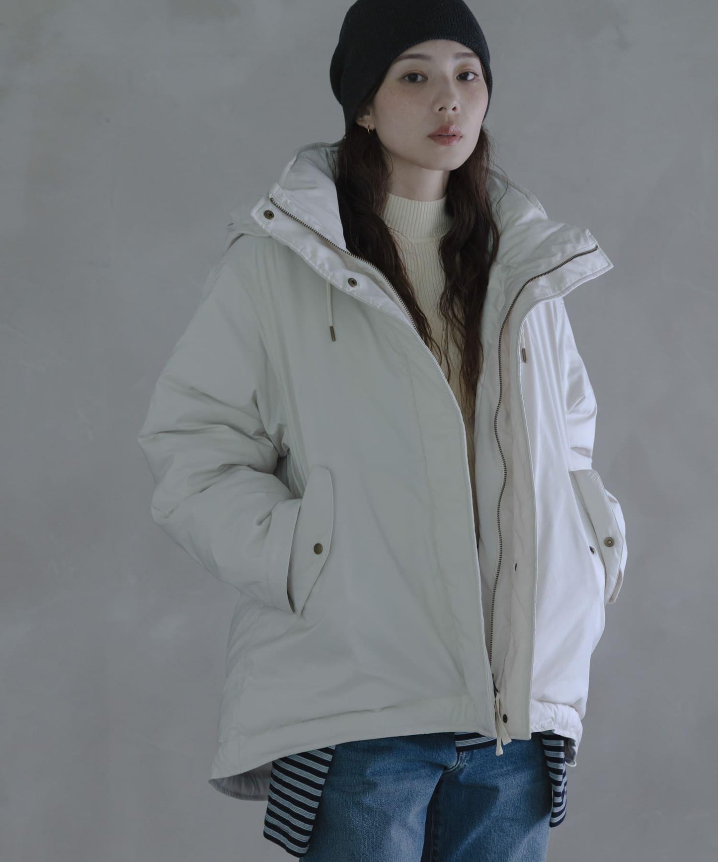 防潑水兩穿連帽立領羽絨服