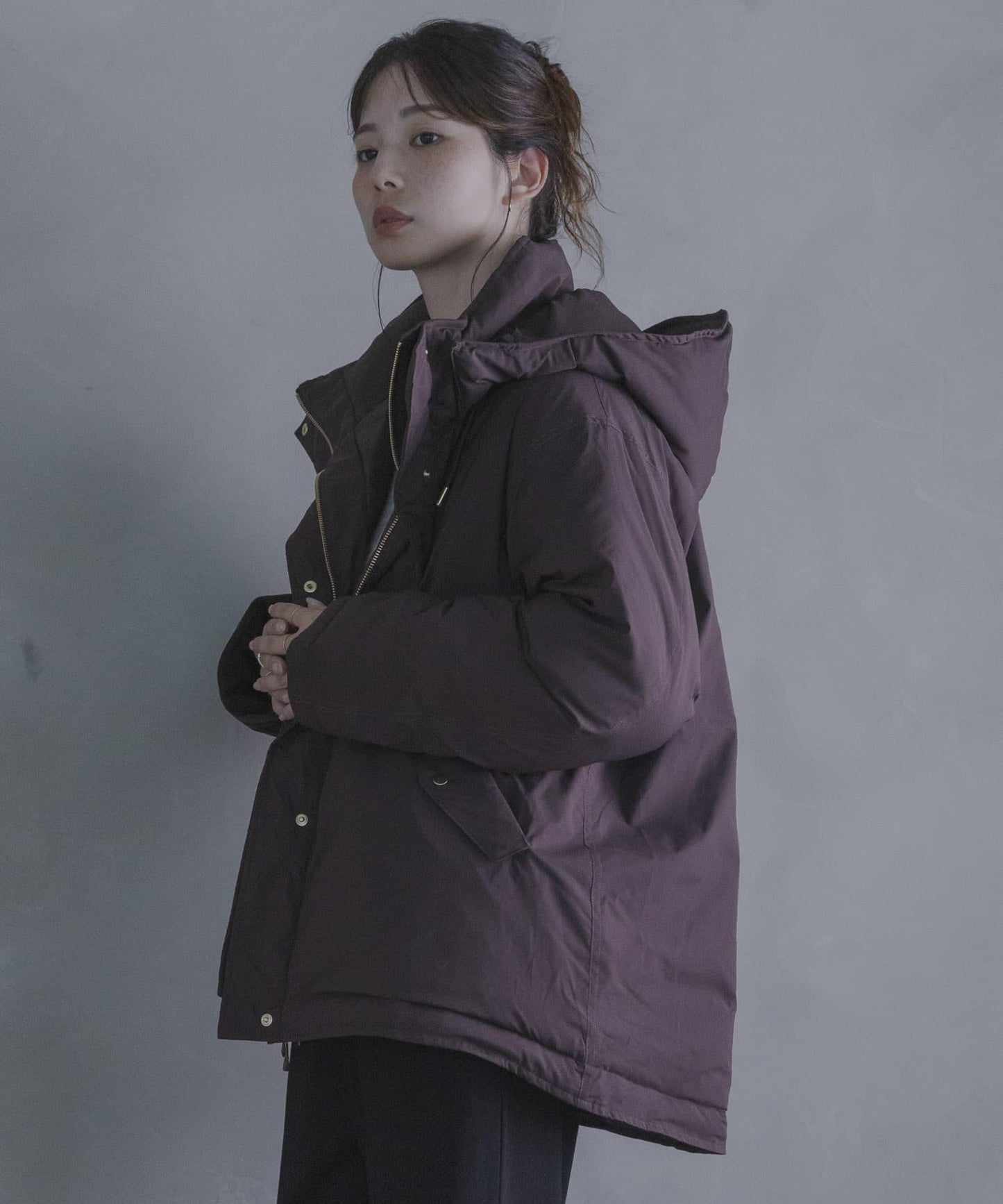 防潑水兩穿連帽立領羽絨服
