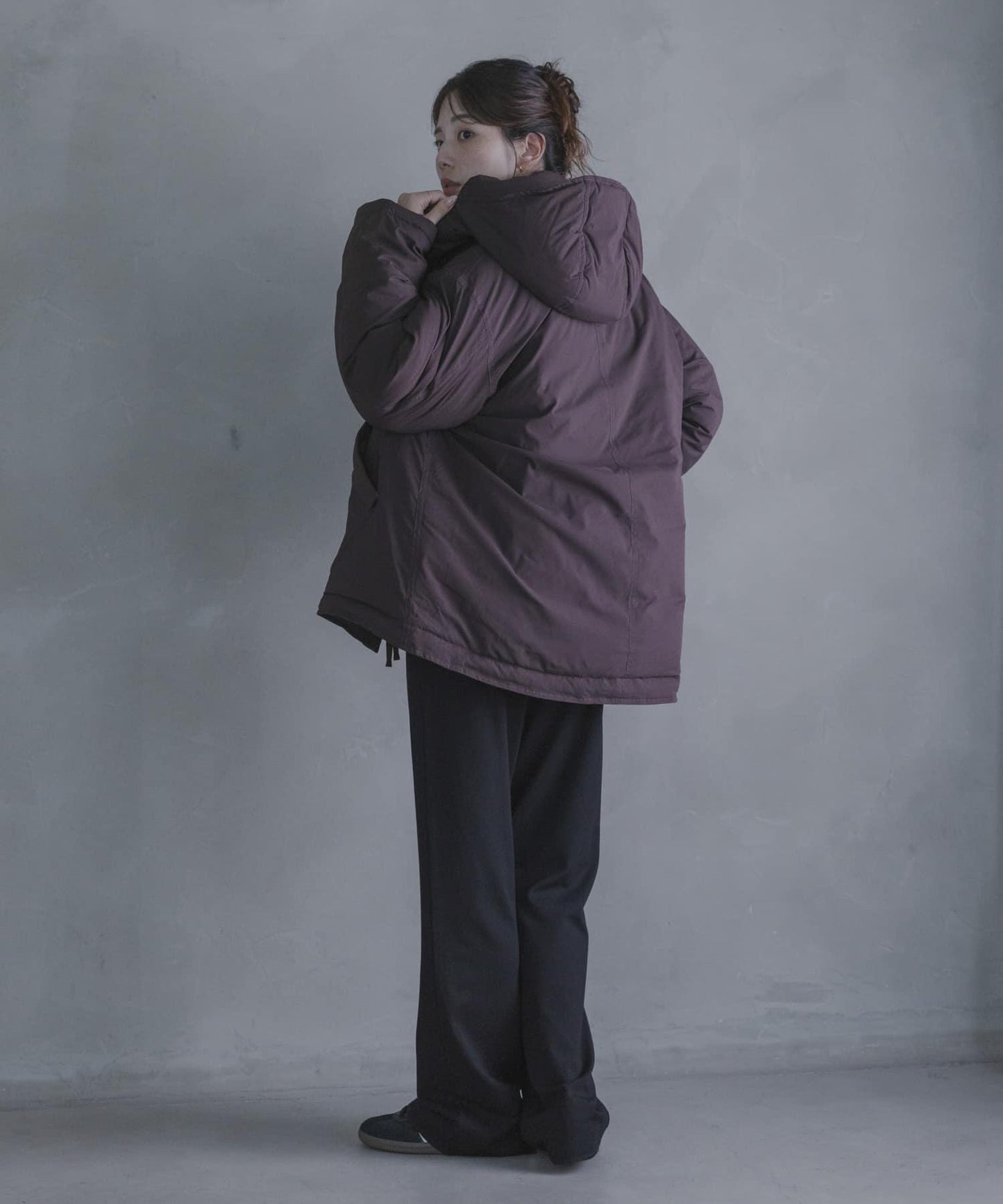 防潑水兩穿連帽立領羽絨服