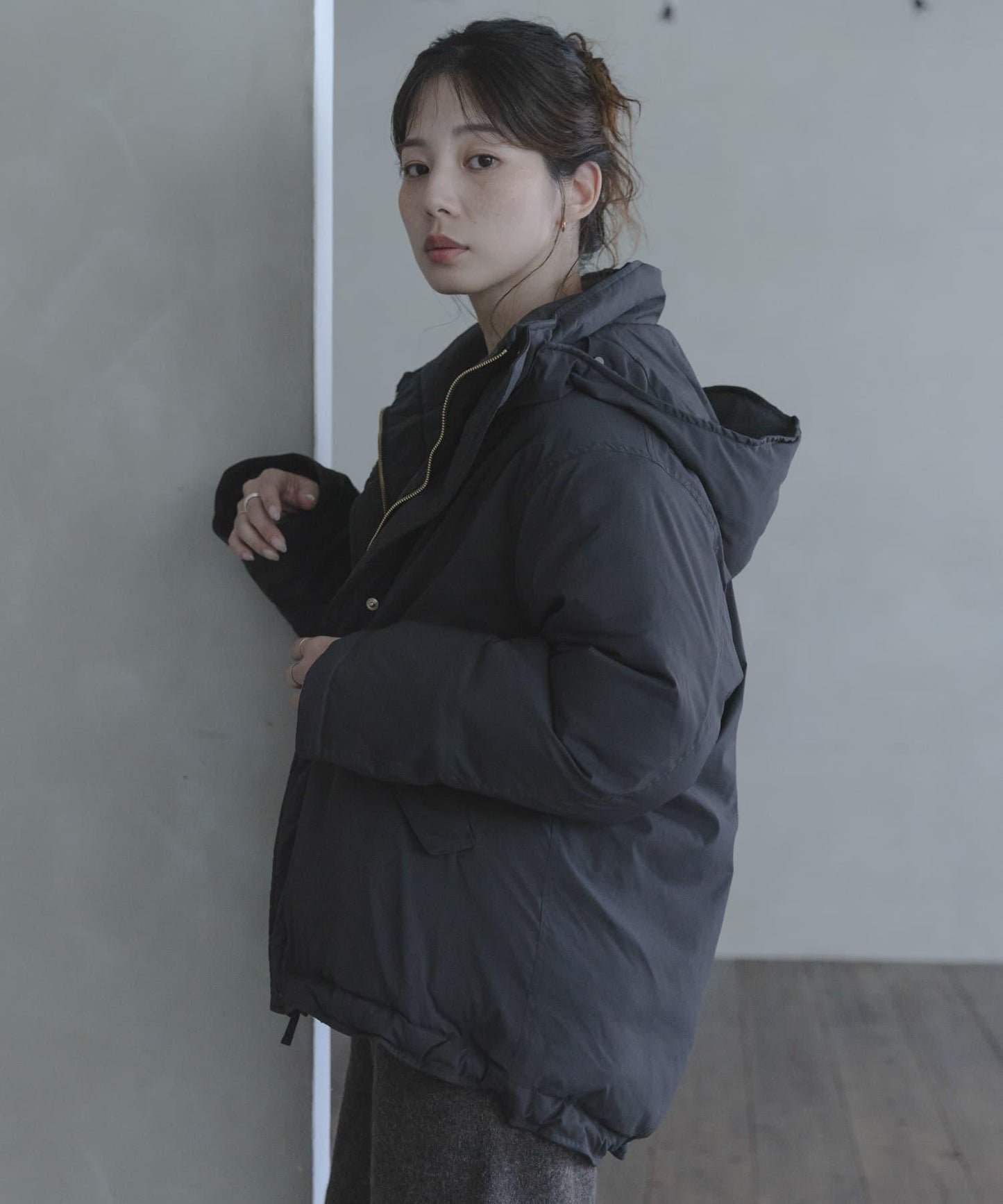 防潑水兩穿連帽立領羽絨服