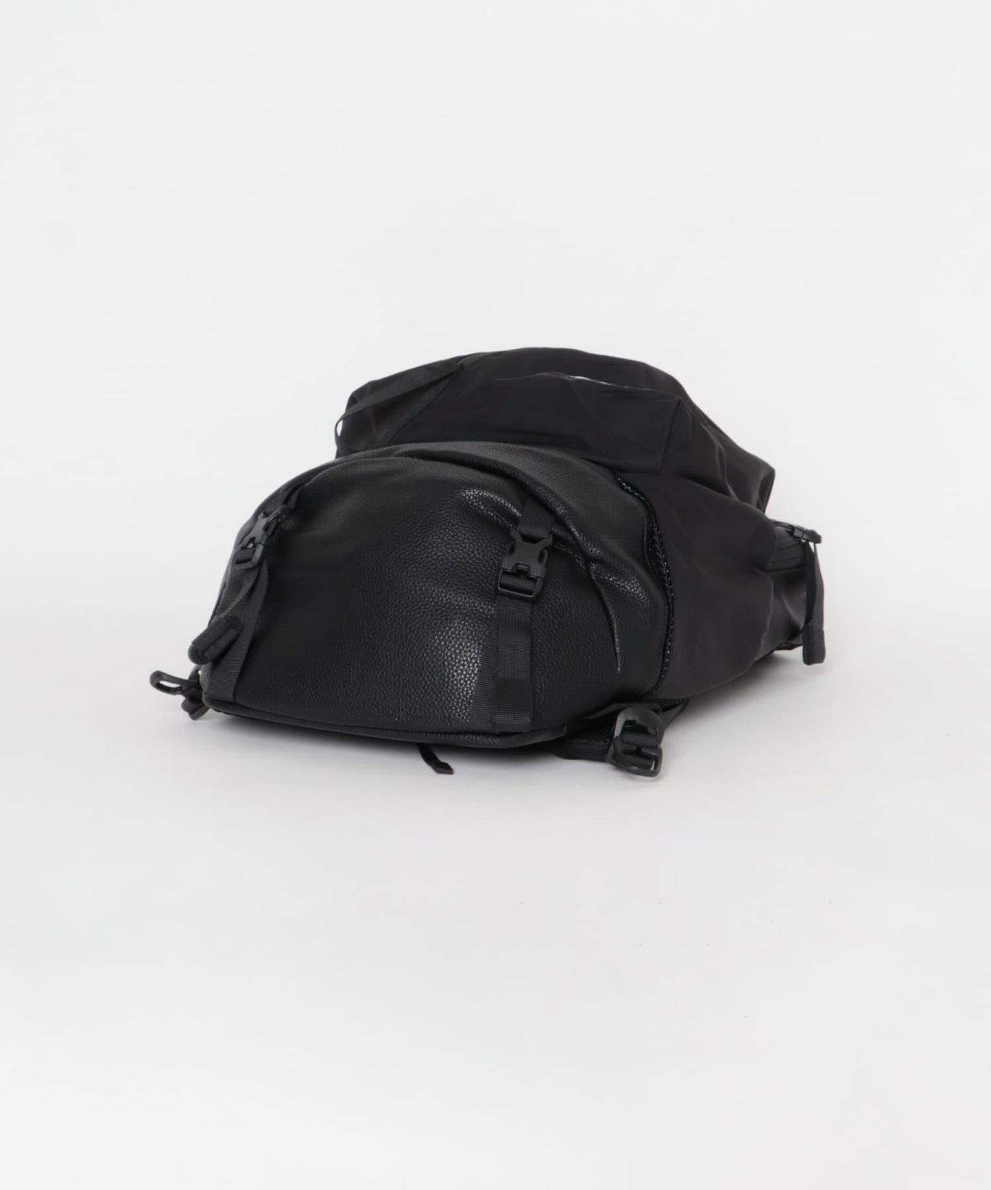 CMF OUTDOOR GARMENT WEEKENDERZ