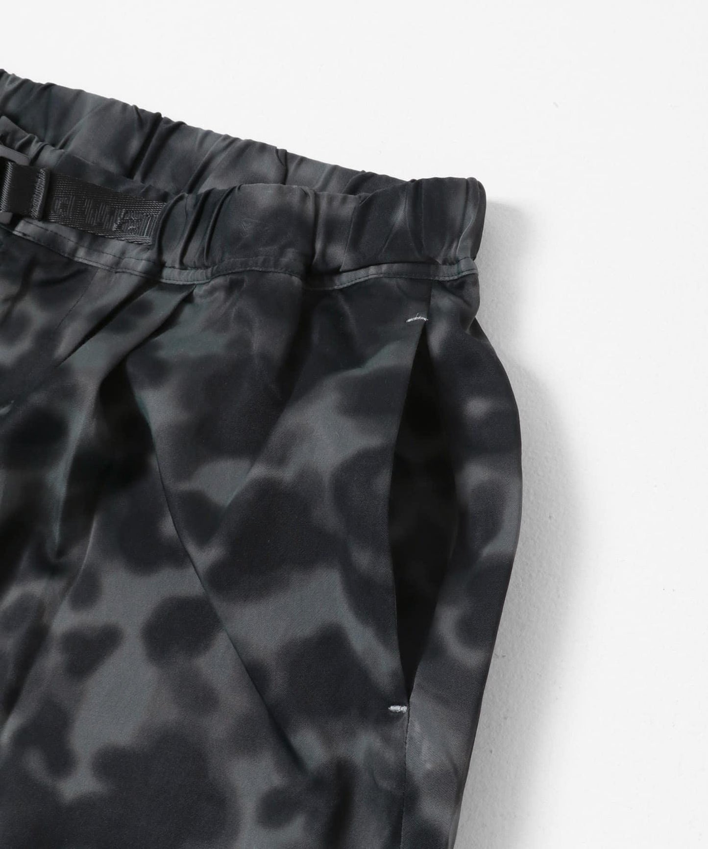 and wander printed satin 褲子