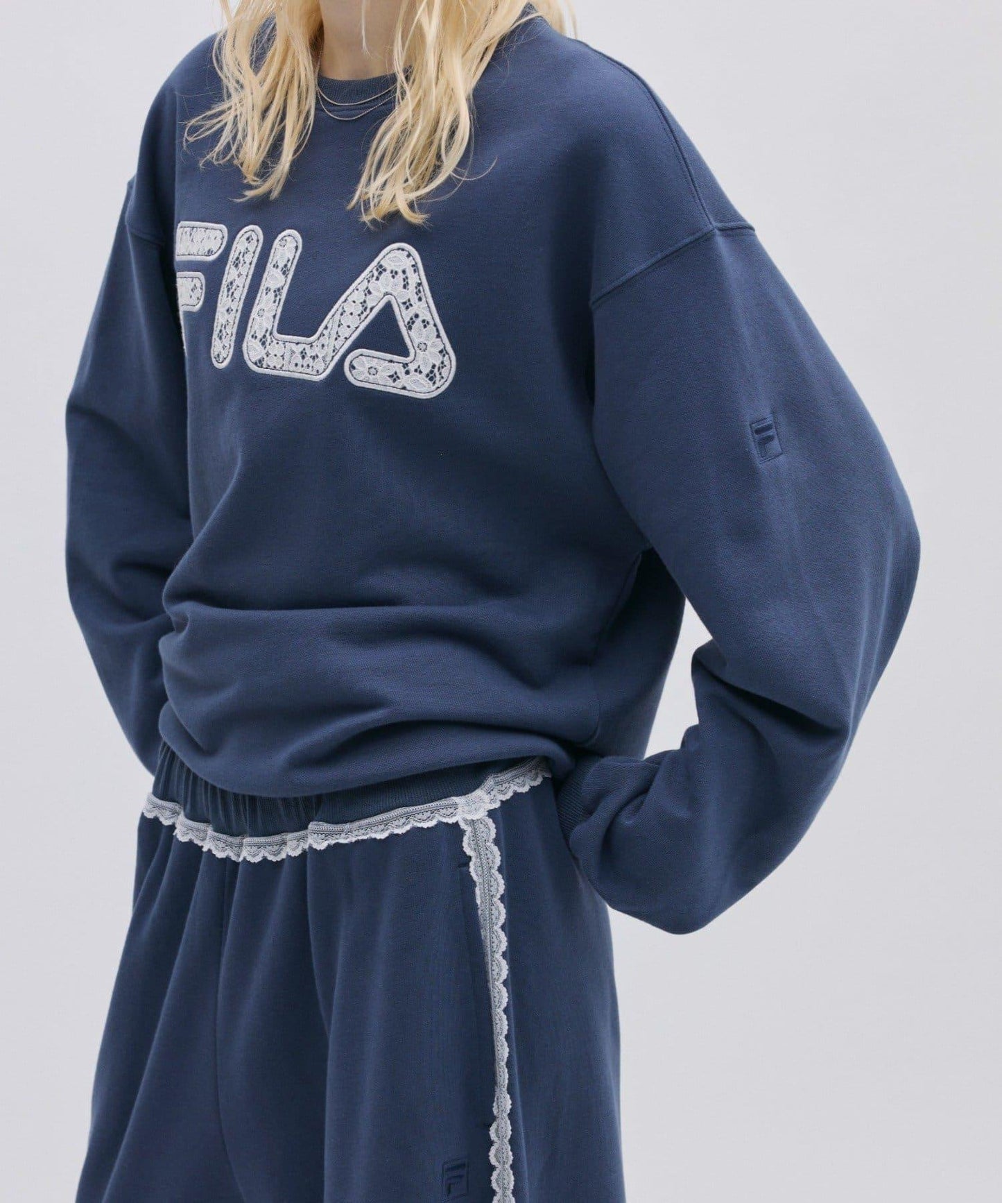 FILA 蕾絲拼接加絨圓領衛衣