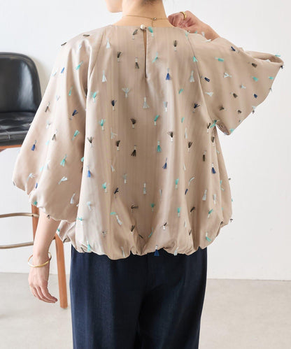羽毛刺繡泡泡袖襯衫
