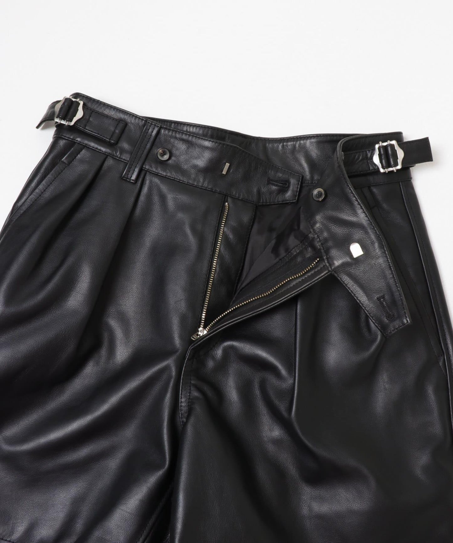new basic BUFFALOCALF GURKHA SHORTS