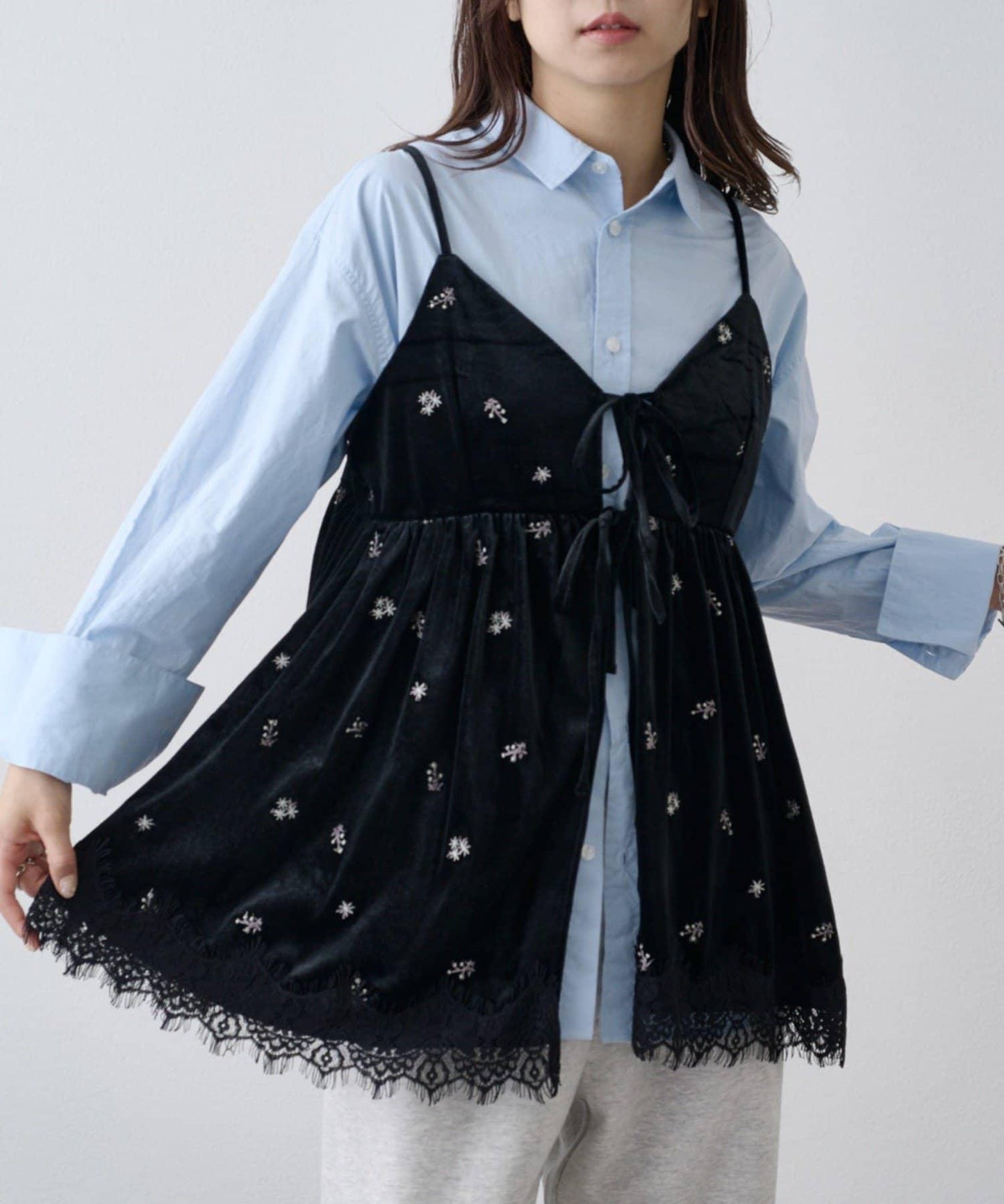 天鵝絨小碎花刺繡前開襟吊帶