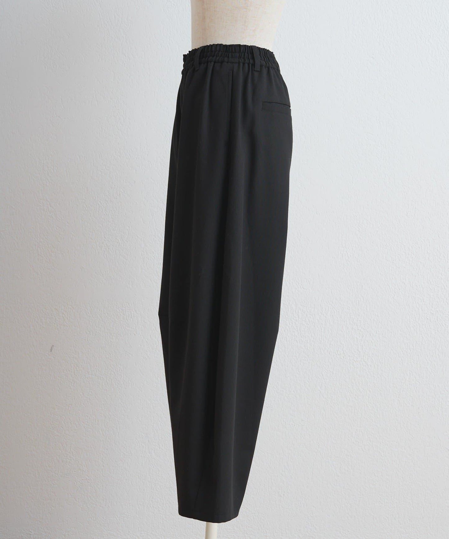 ストレッチカーブシルエットパンツ