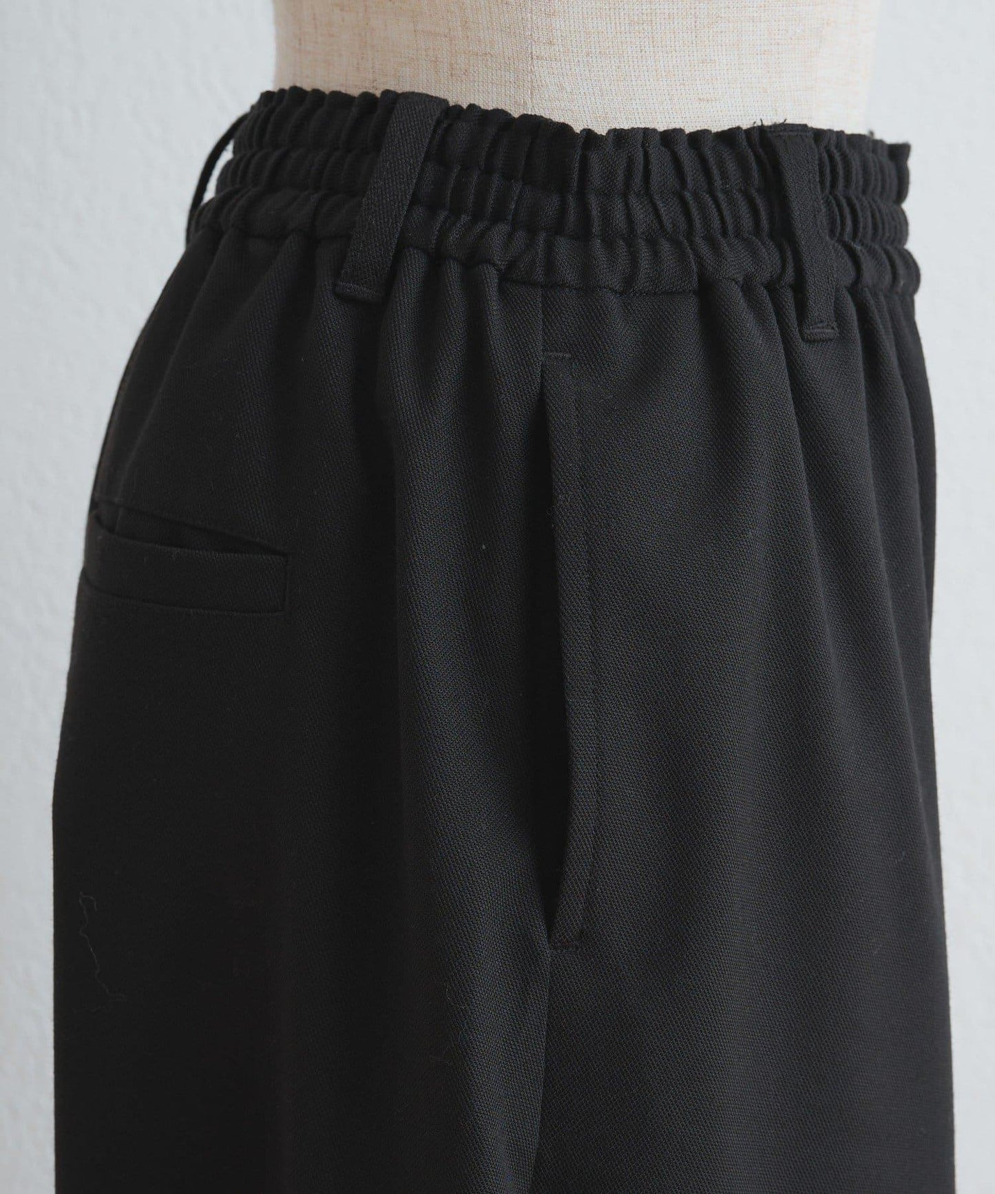 ストレッチカーブシルエットパンツ