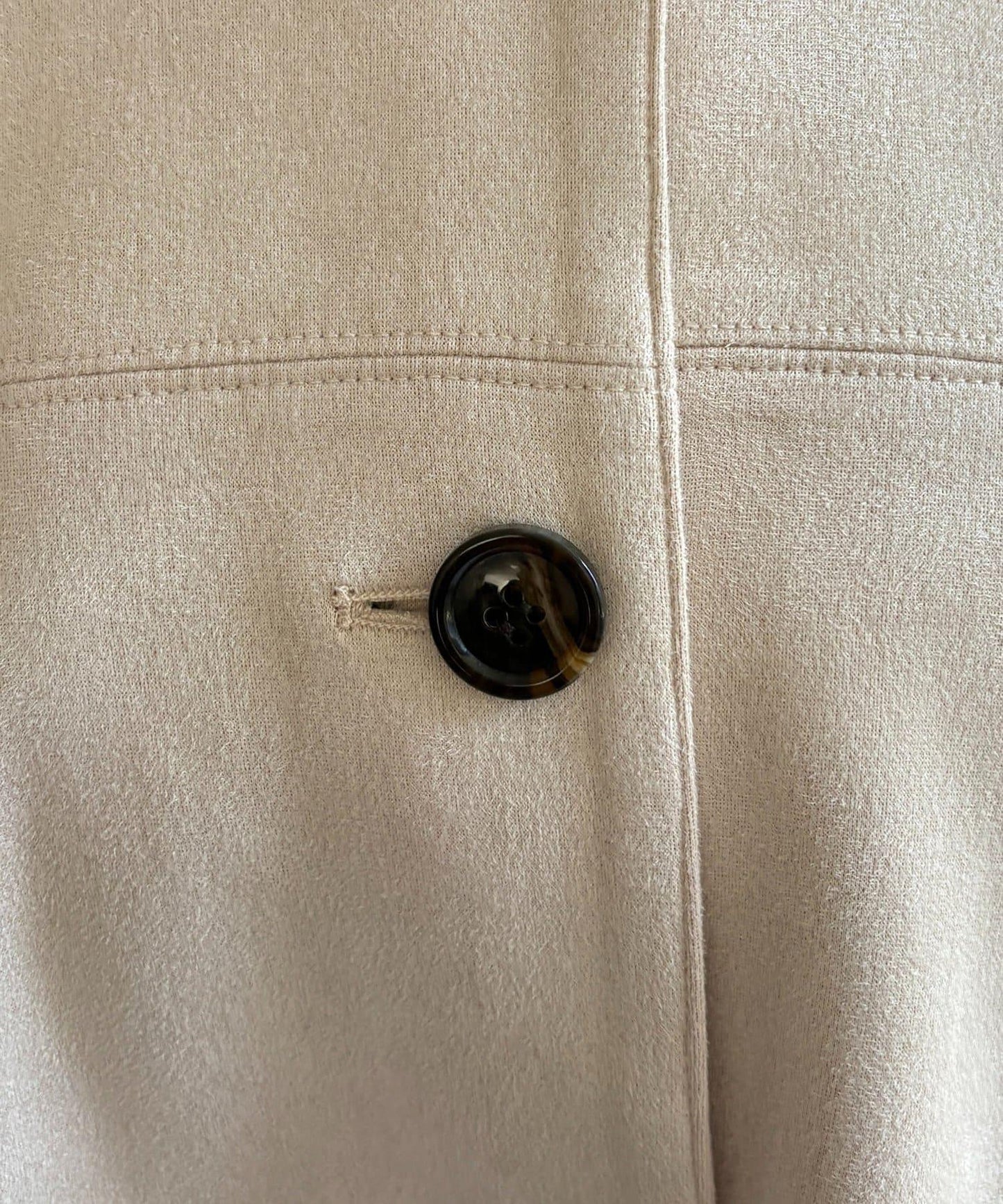 仿皮拼接絨面廓形氣球袖襯衫