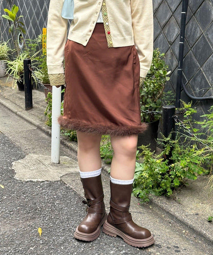 裾ファーサテンミドルスカート