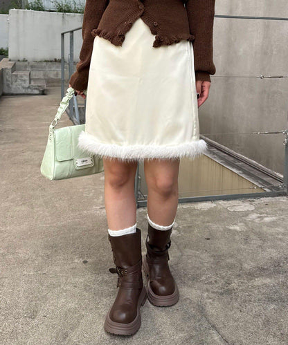裾ファーサテンミドルスカート
