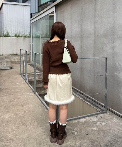 裾ファーサテンミドルスカート