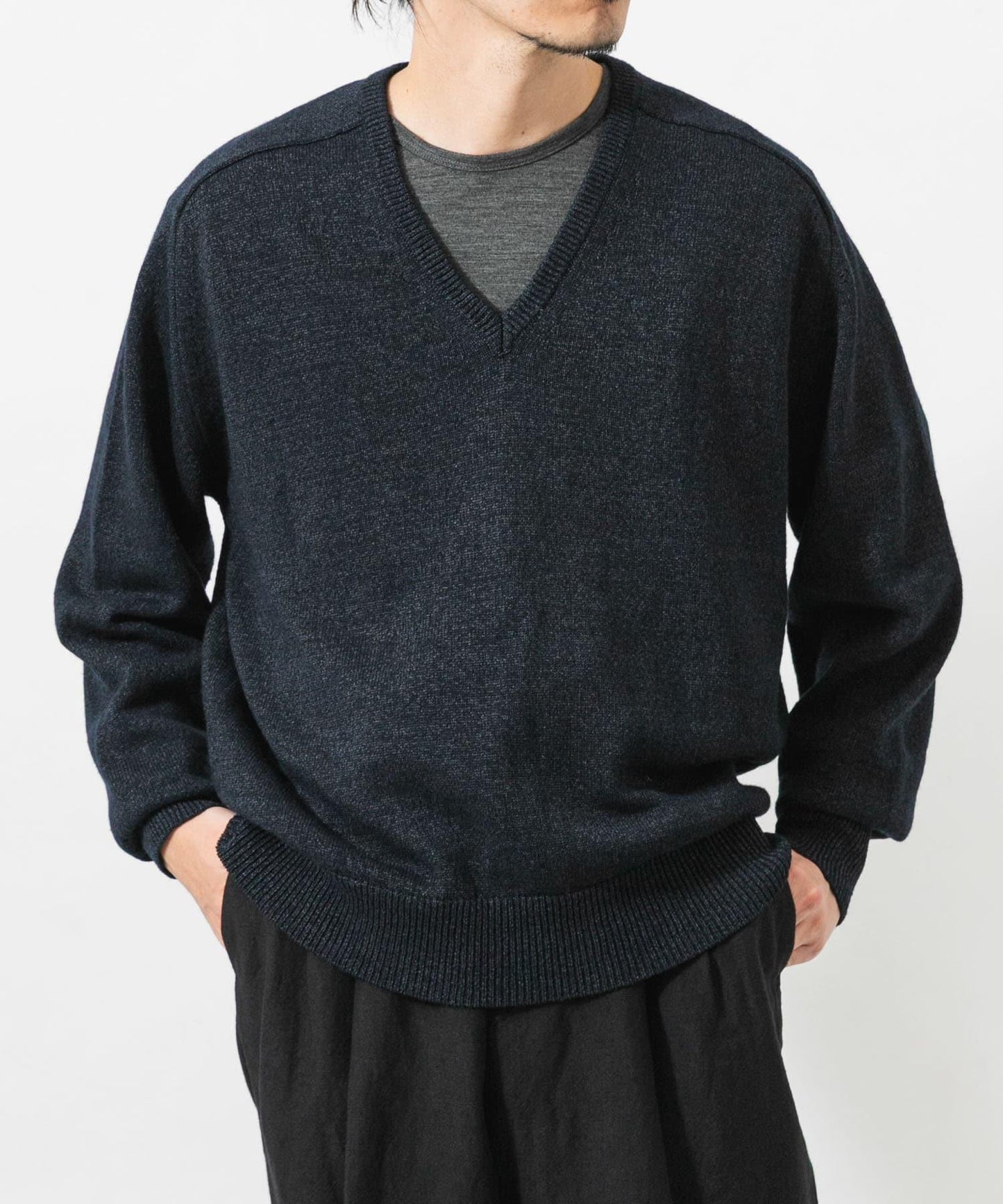 new basic WASHI WOOL V-NECK KNIT