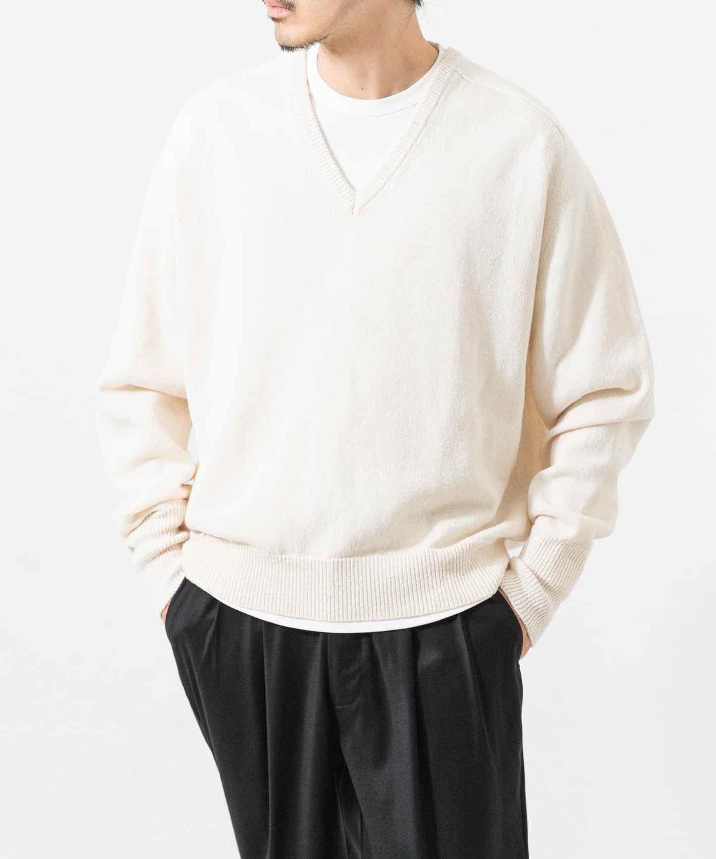 new basic WASHI WOOL V-NECK KNIT