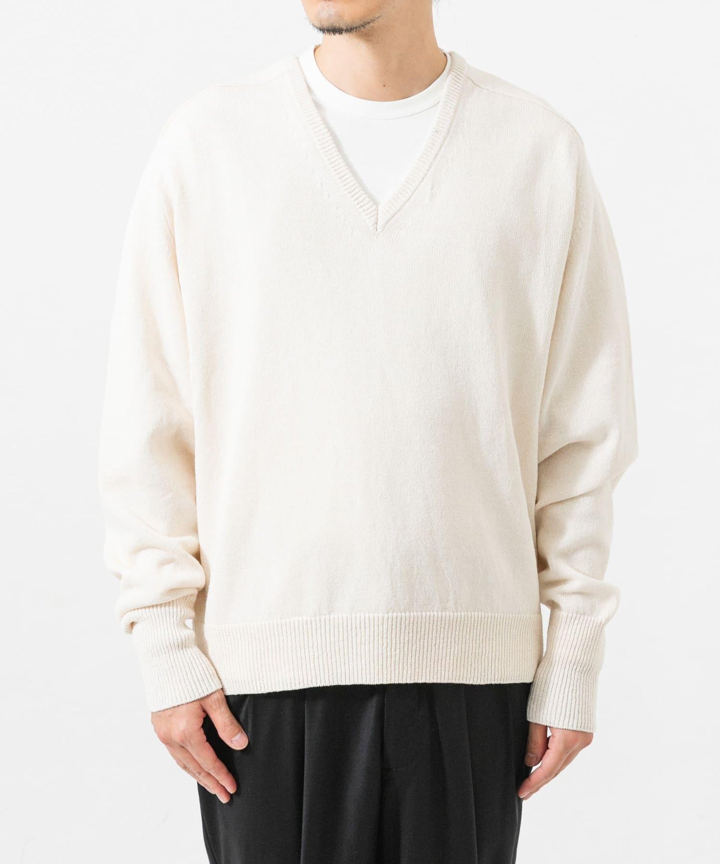 new basic WASHI WOOL V-NECK KNIT