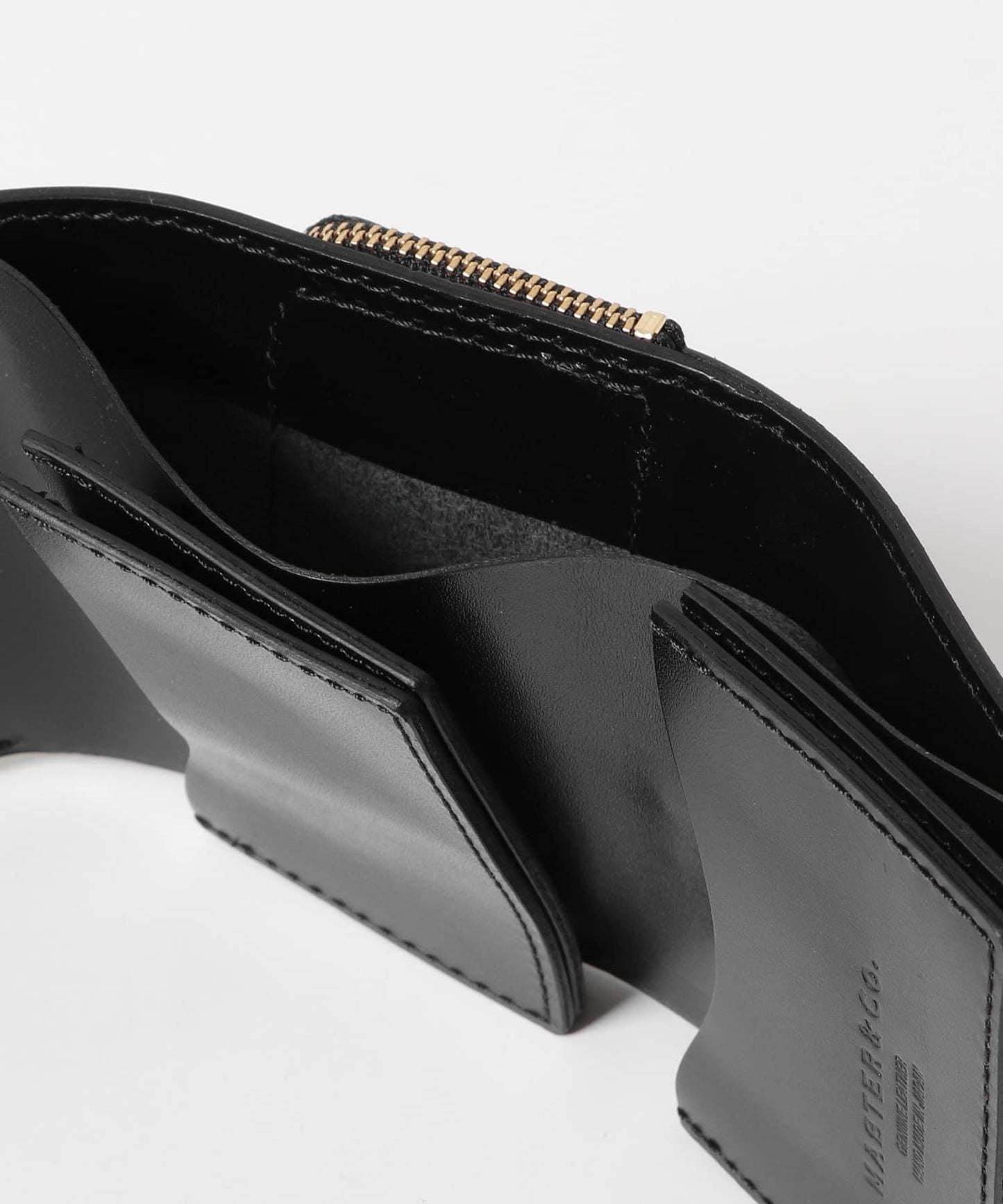 MASTER&Co. SADDLE PULL UP WALLET
