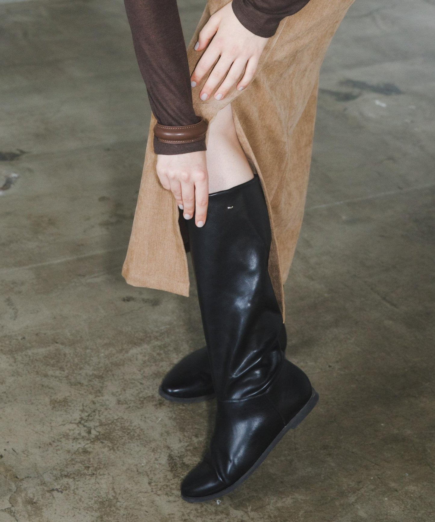 金屬裝飾平底長靴