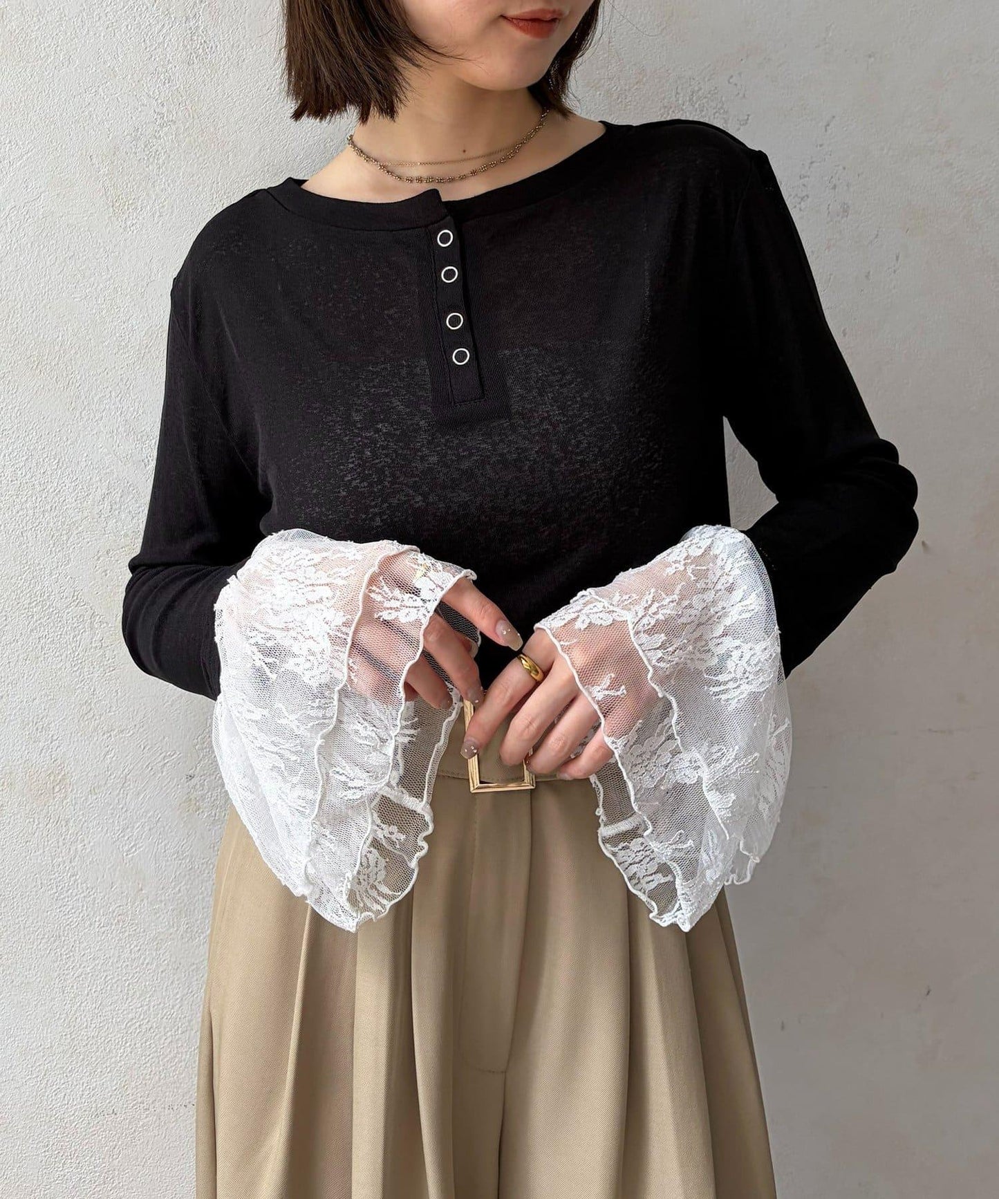Thevon. 2026AW 荷葉邊下襬 亨利領 透膚感 針織衫 女