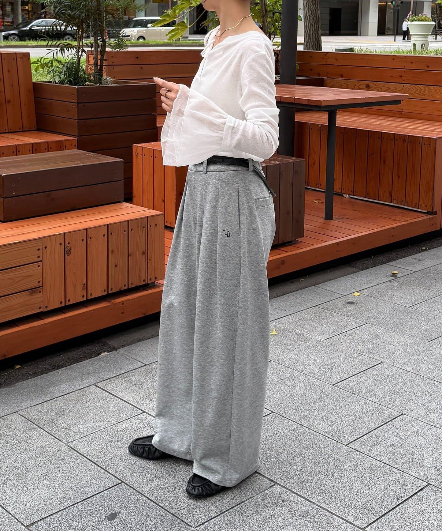 Thevon. 2026AW 荷葉邊下襬 亨利領 透膚感 針織衫 女