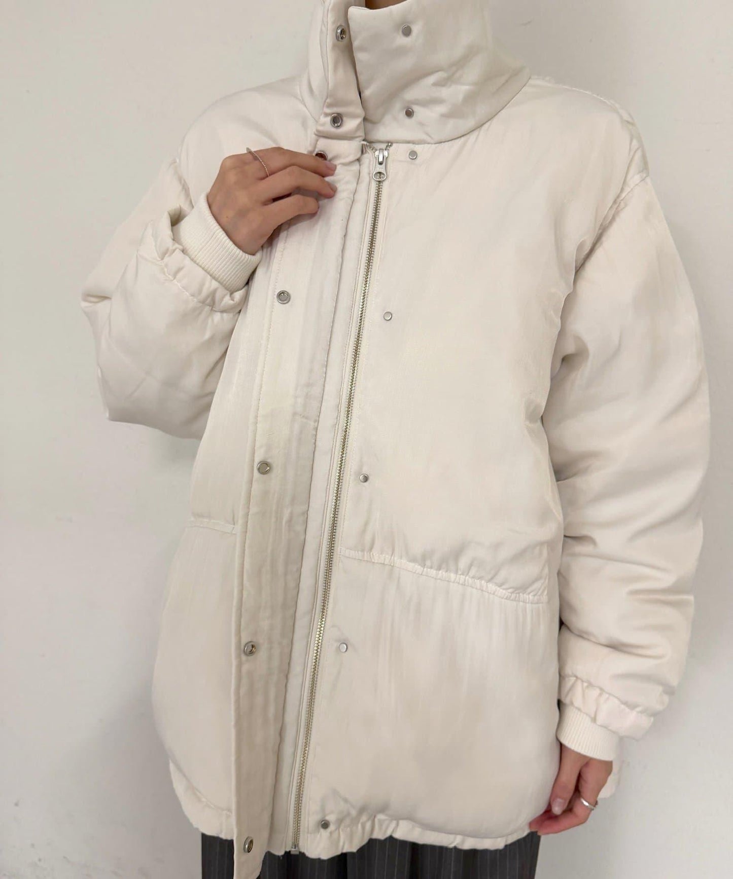 Omekashi 菲布里爾怪獸羽絨服 寬鬆廓形 啞光質感 80%羽絨 20%羽毛 夾克