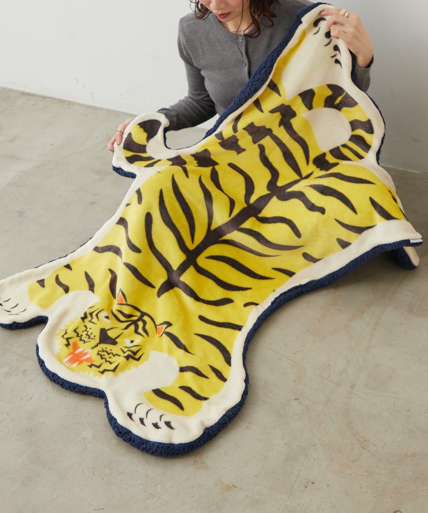 BIRTHDAY BAR 動物造型剪裁毛毯 仿剝製 聚酯纖維 80x135cm