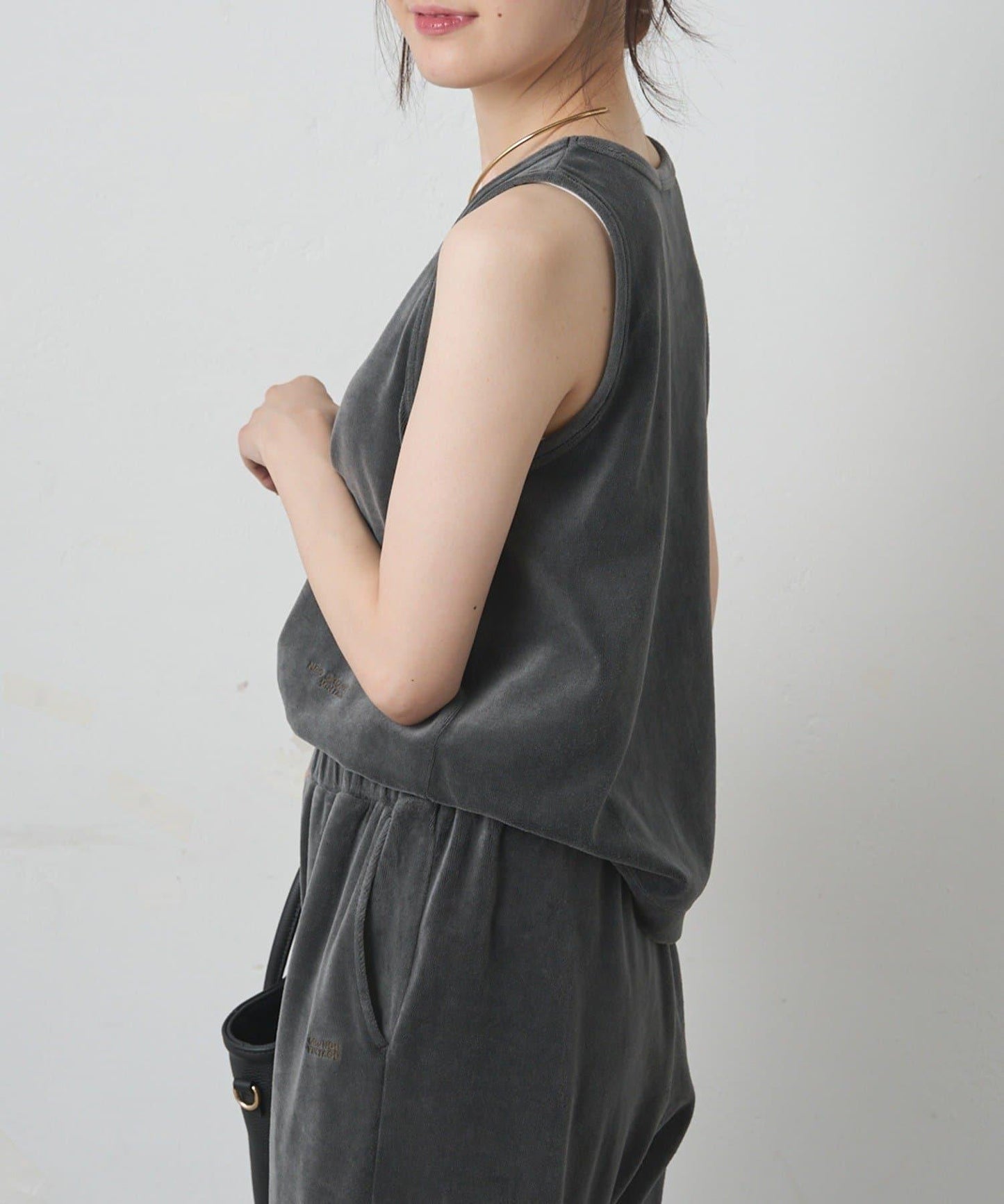 PUAL CE CIN 2026 AW VINTAGE REBELLION 系列 珠光天鵝絨背心