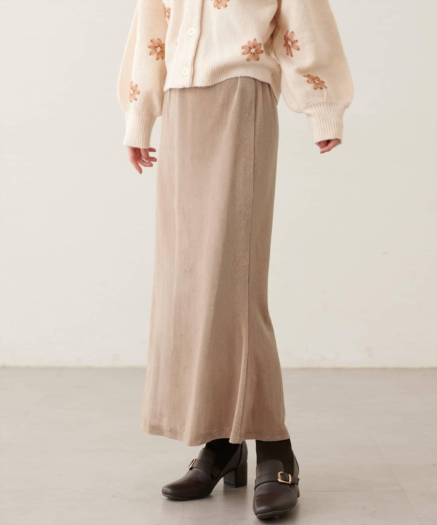 natural couture 2026AW 飄逸透膚感燈芯絨窄身半裙
