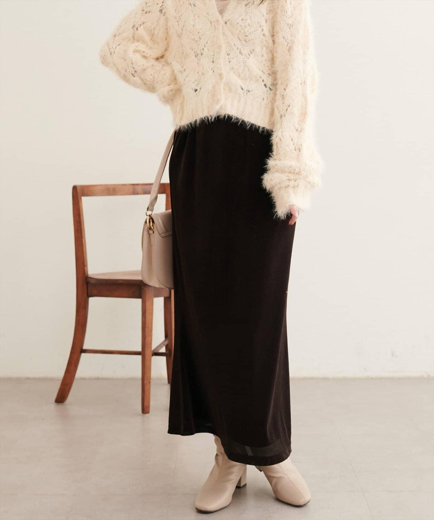 natural couture 2026AW 飄逸透膚感燈芯絨窄身半裙